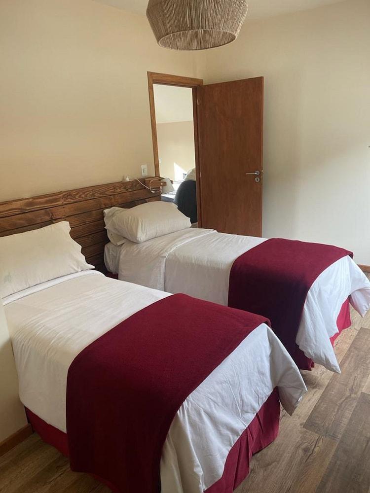 Quarto com 2 Camas de Solteiro