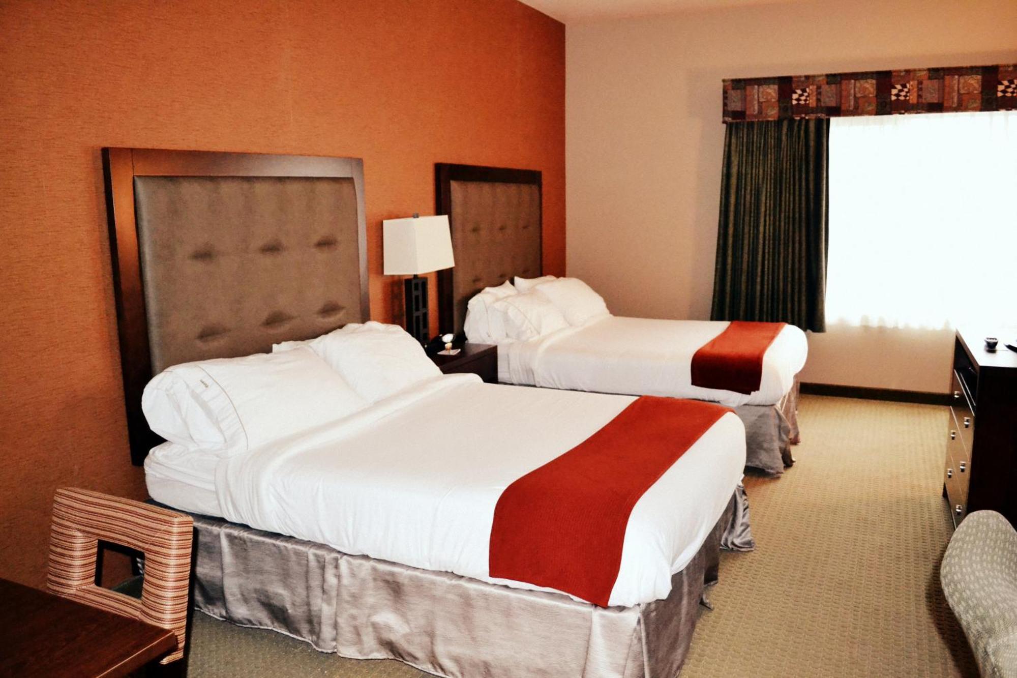 Standard Queen Room with Two Queen Beds,1449041473:JPEG