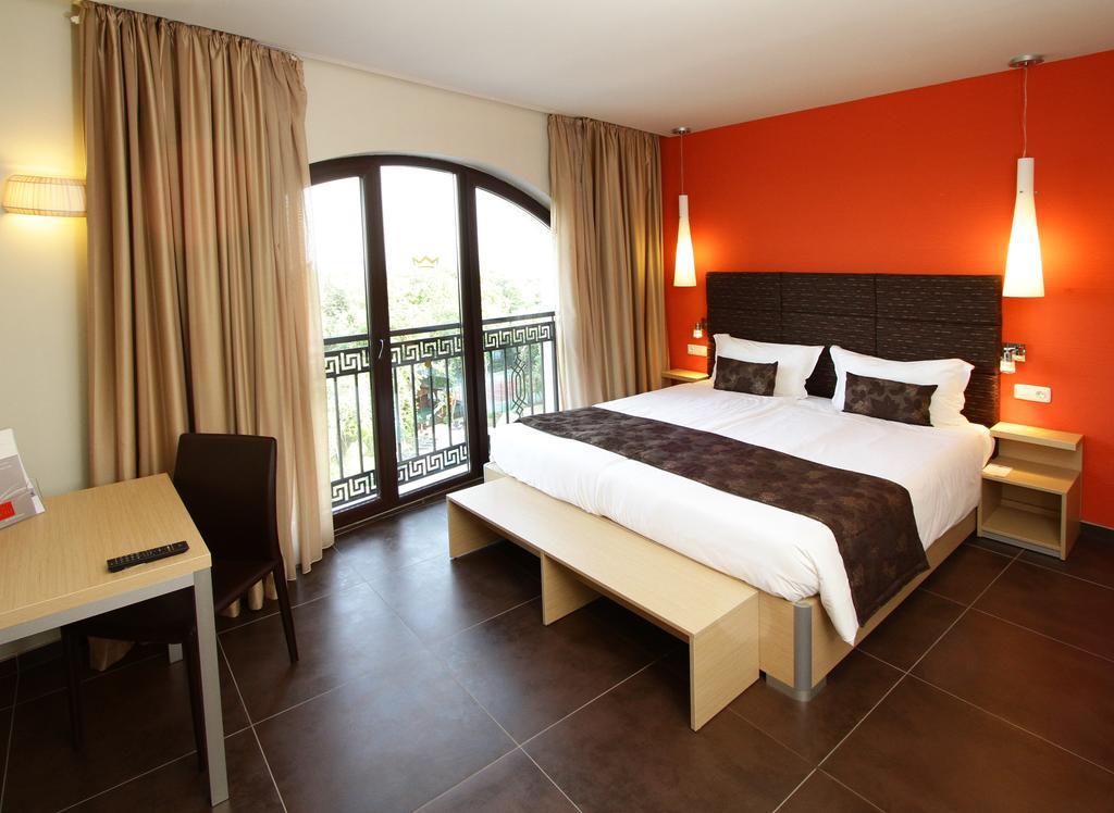 One-Bedroom Apartment - Free Aquapark & Beach Access
