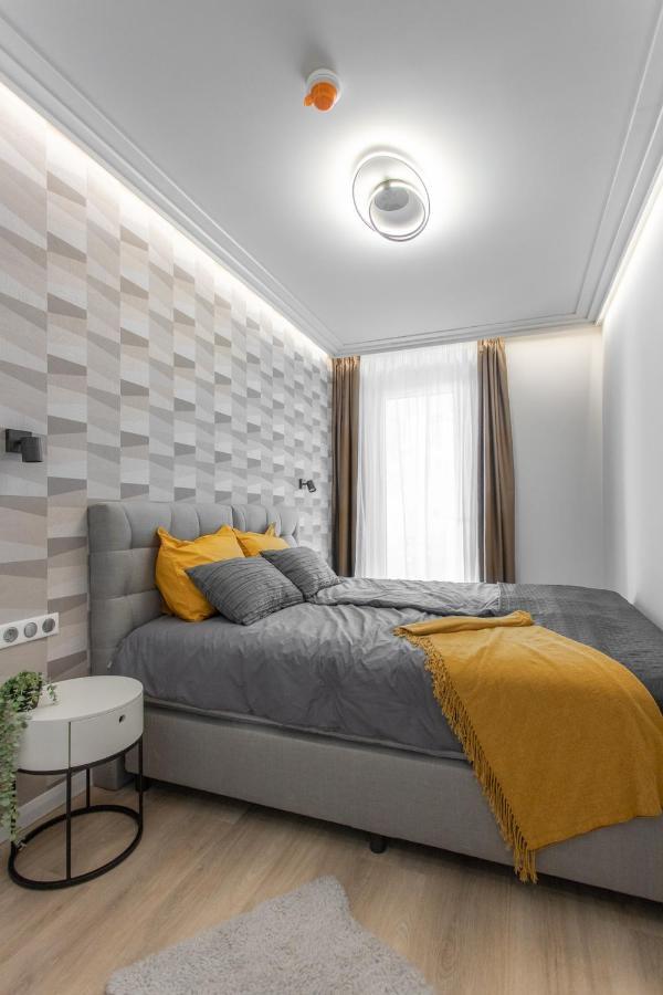 Three-Bedroom Apartment,1487635789:JPEG