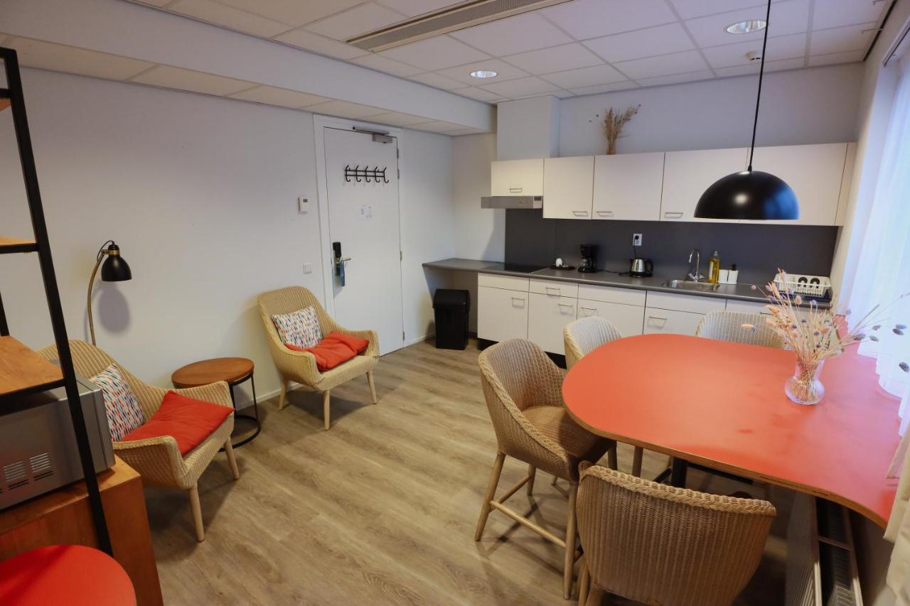 One-Bedroom Apartment,1497541837:JPEG