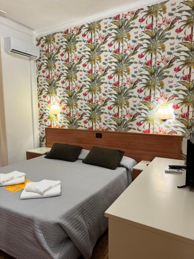 Doppel- oder Zweibettzimmer