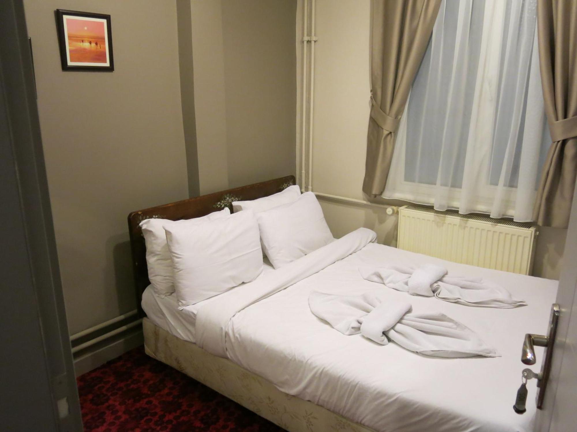 Single Room with Bathroom,1523036113:JPEG
