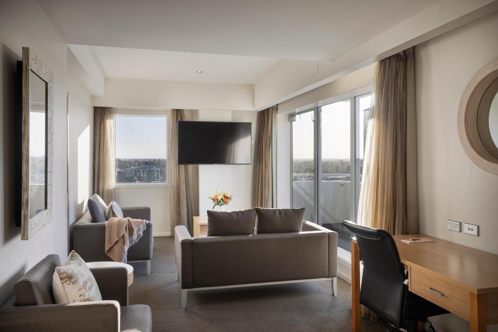 One-Bedroom Suite,1529963878:JPEG