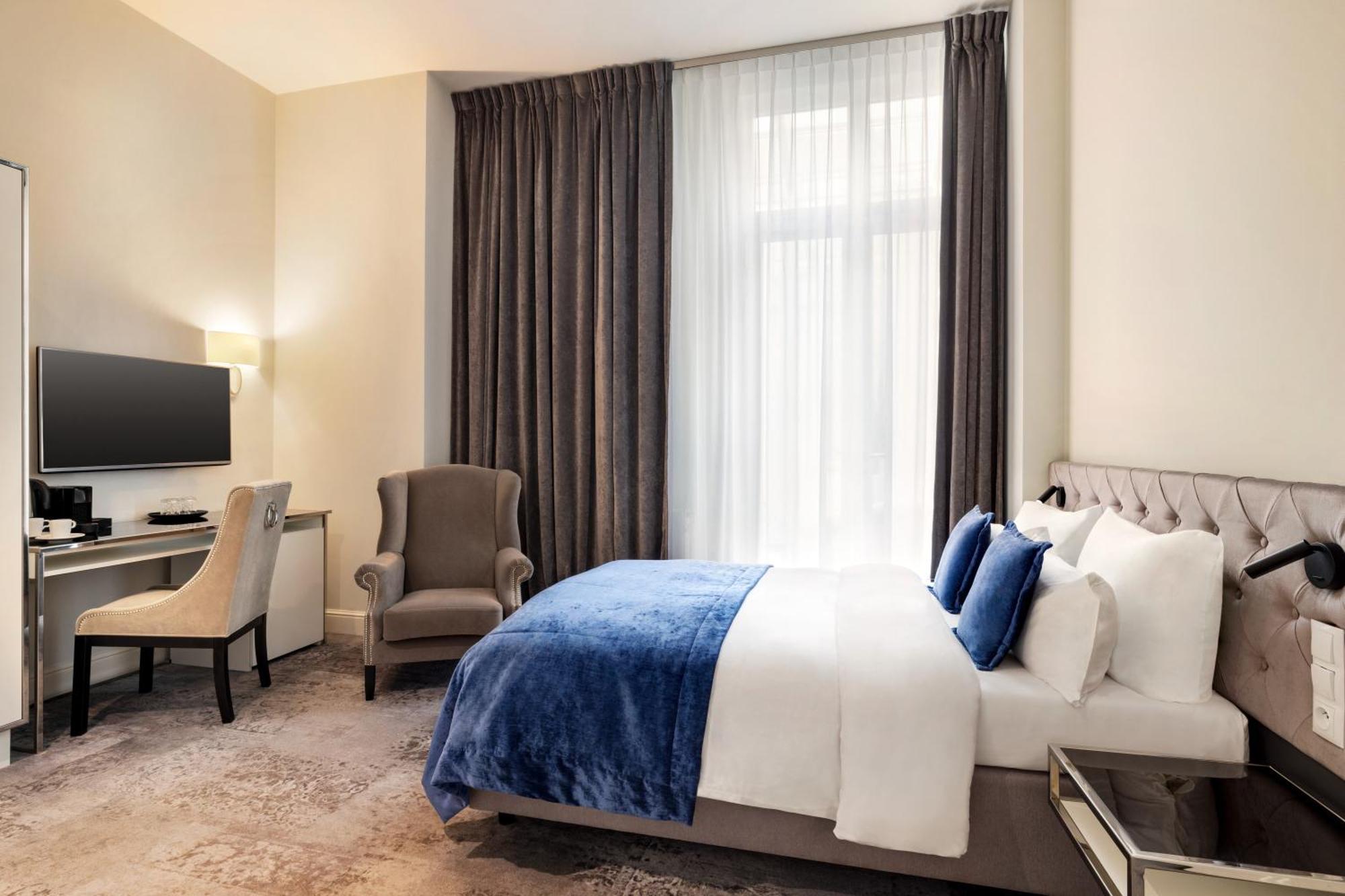 Classic Room,1765409678:JPEG