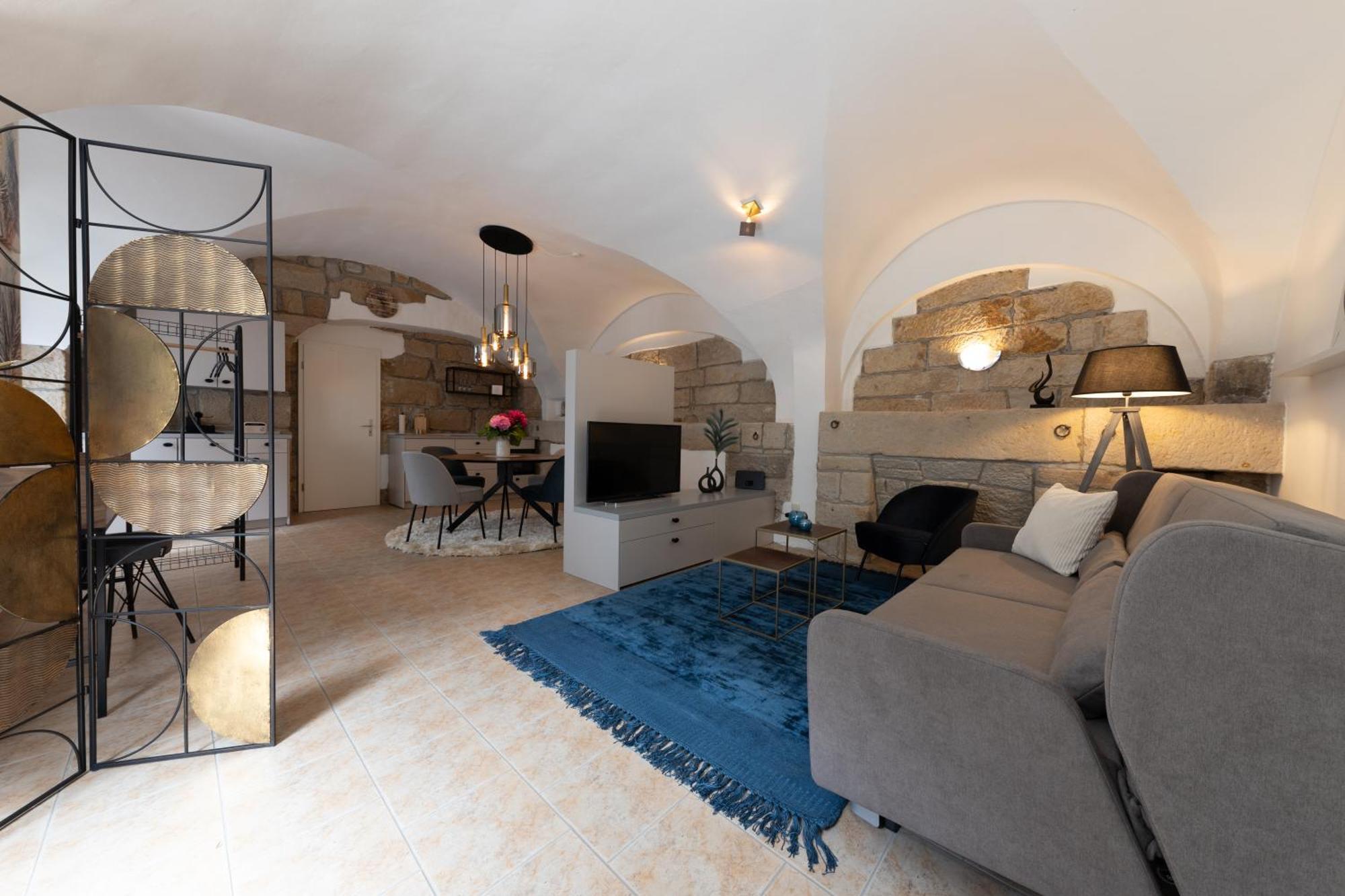 One-Bedroom Apartment,1549917721:JPEG