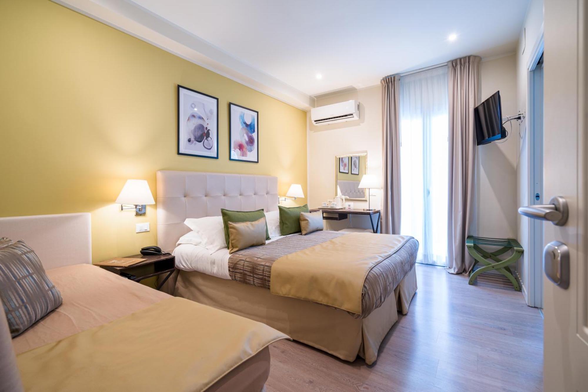 Classic Triple Room with Lateral Sea View,1546418815:JPEG