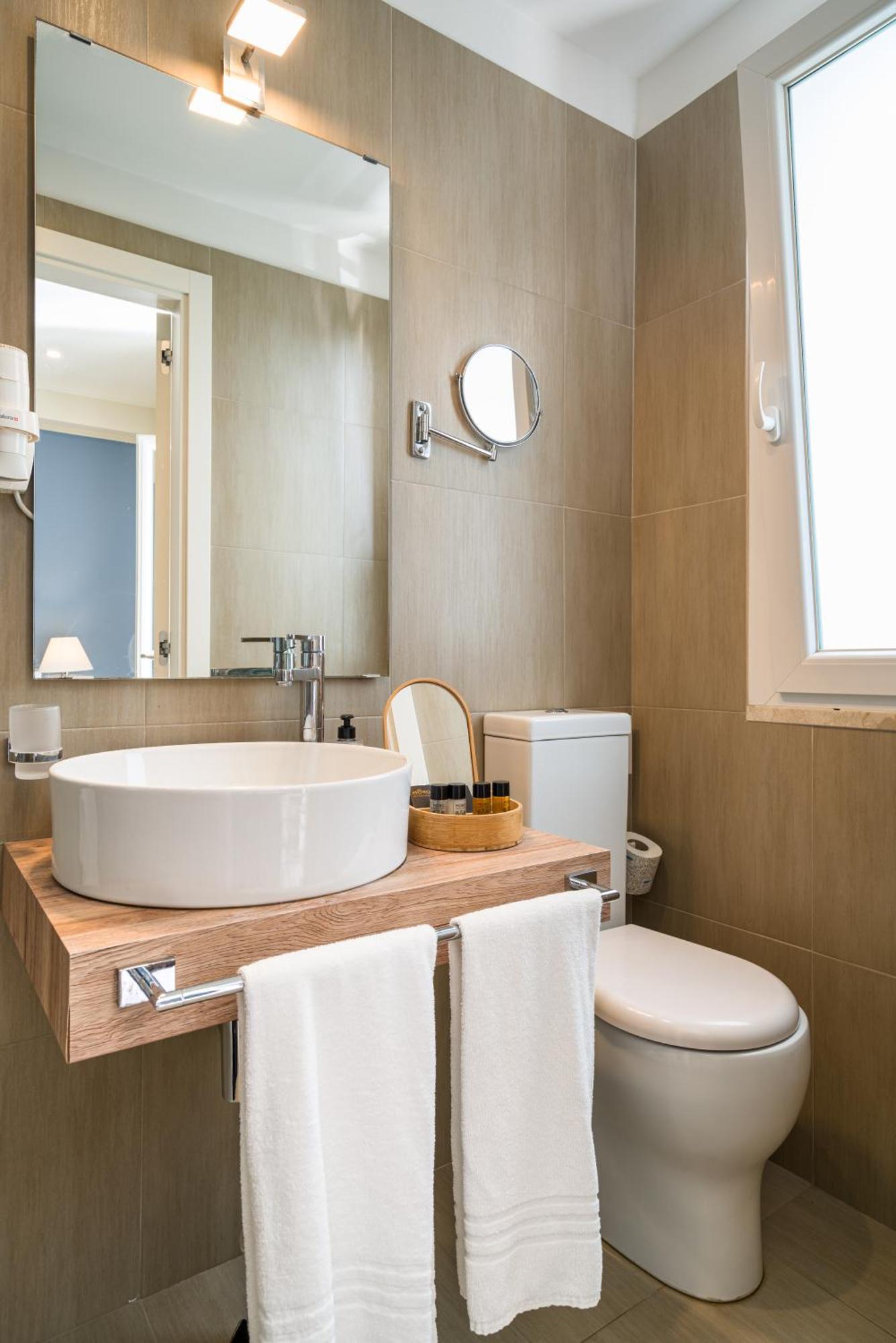 Double or Twin Room with Side Sea View