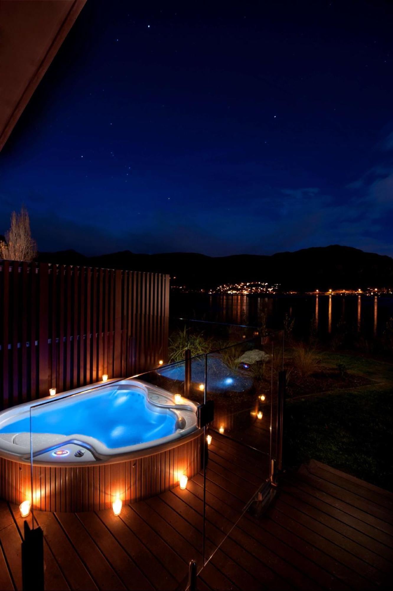 Lake Front King Room Hot Tub,1547985610:JPEG