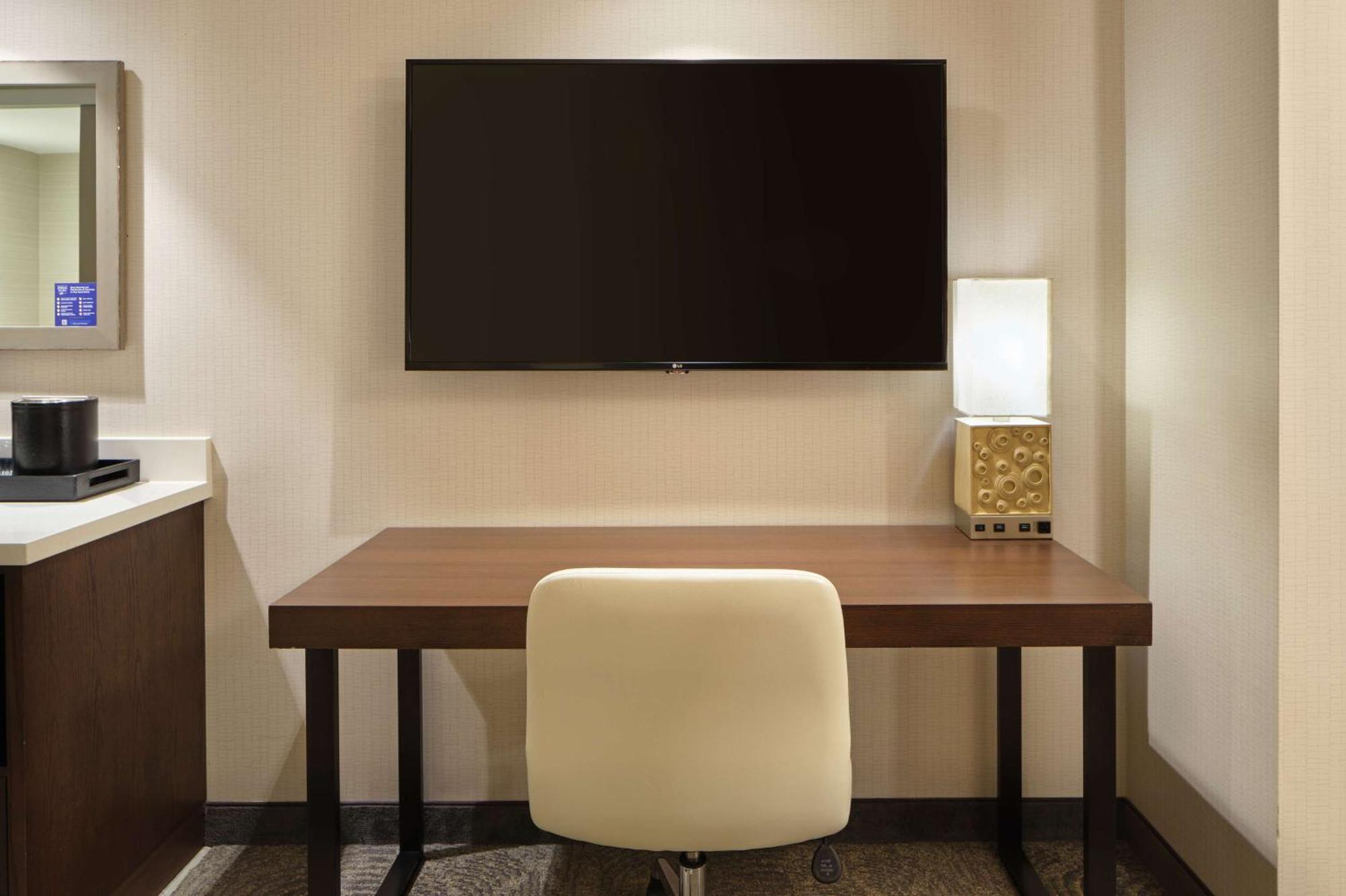 Premium King Studio Suite,1551642874:JPEG