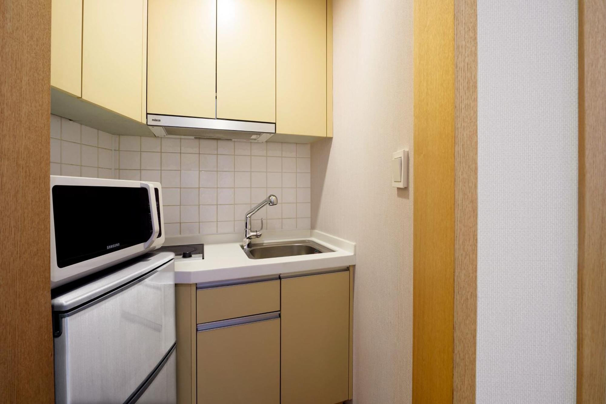 Residential, Larger Guest room, 1 King, City view