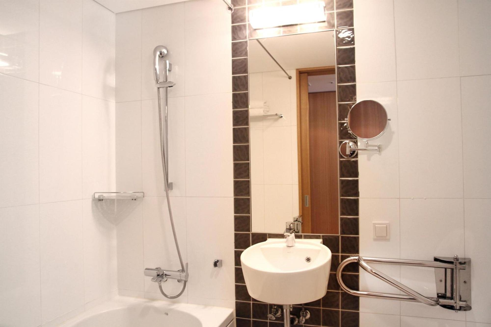 Premium, Guest room, 2 Twin/Single Bed(s), City view