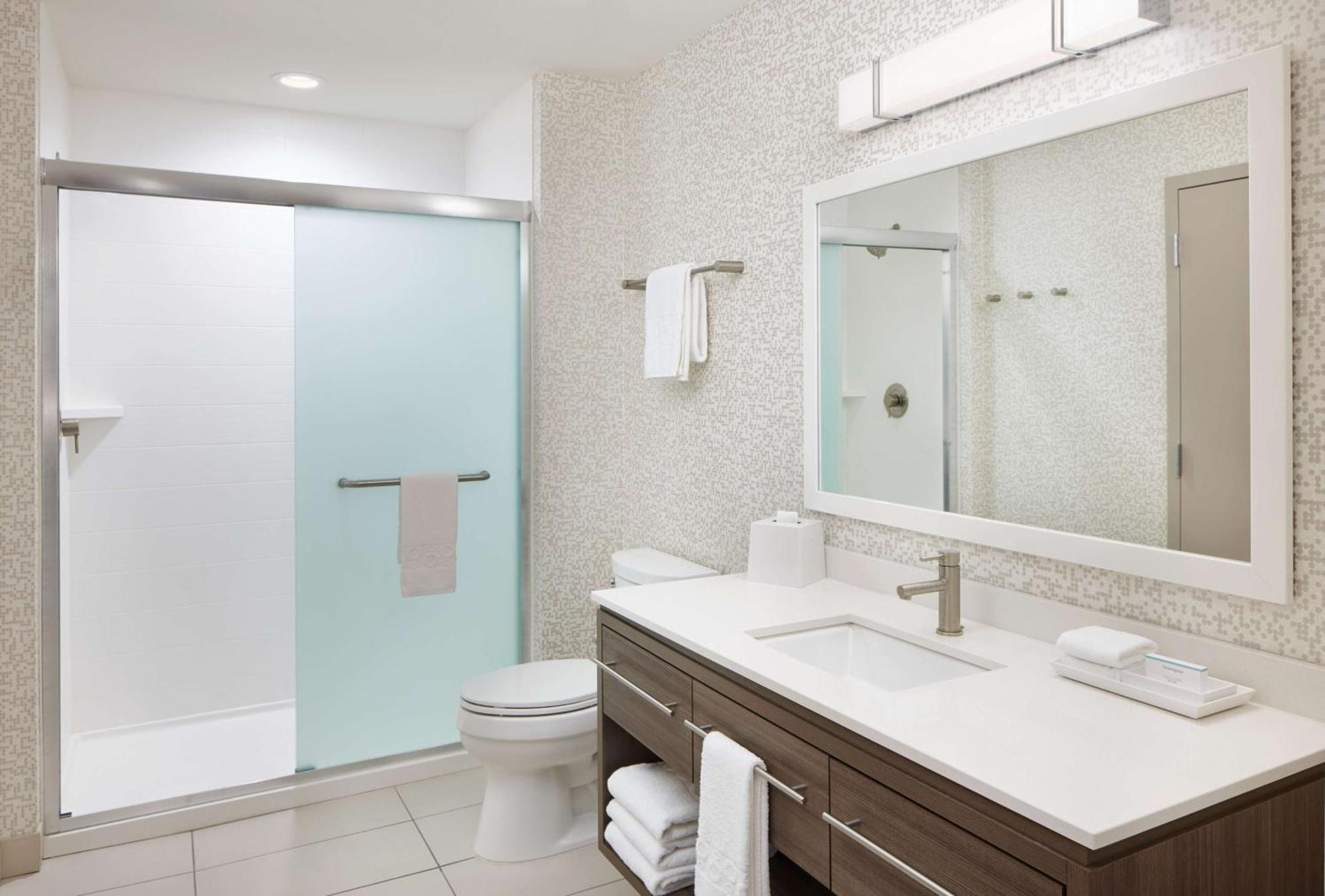 One-Bedroom King Suite - Non-Smoking