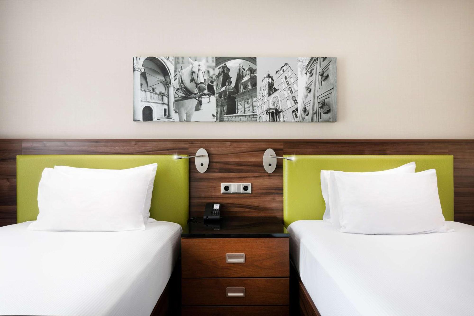 Twin Room,1557424333:JPEG