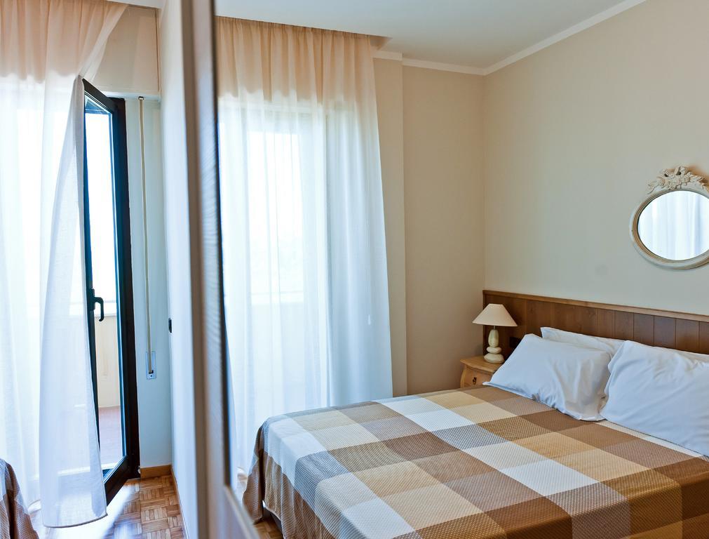 Doppel-/Zweibettzimmer mit Meerblick