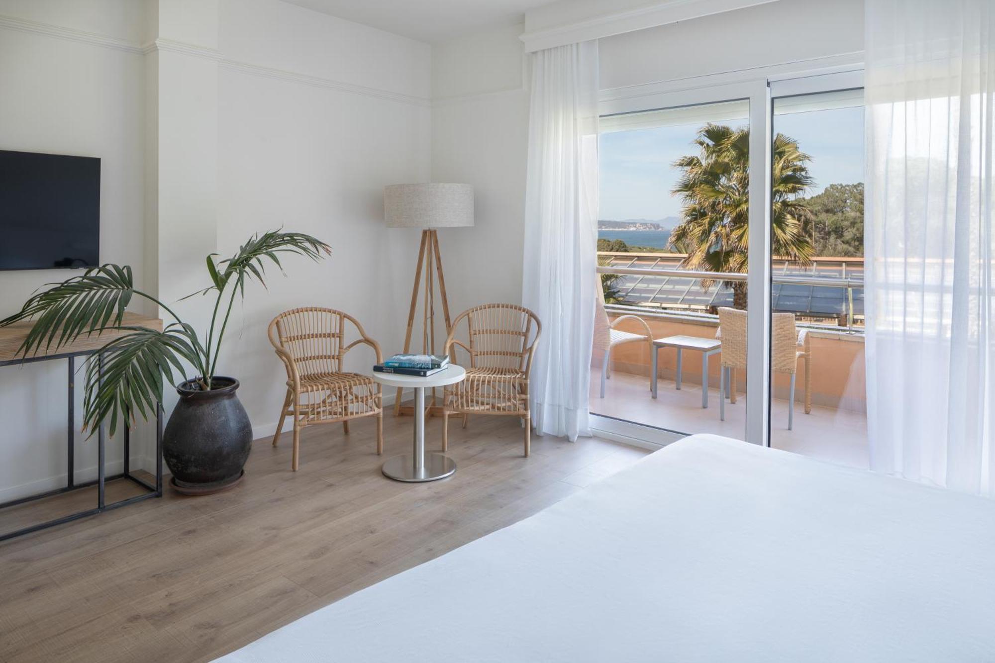 Habitación Doble con balcón y vistas al mar