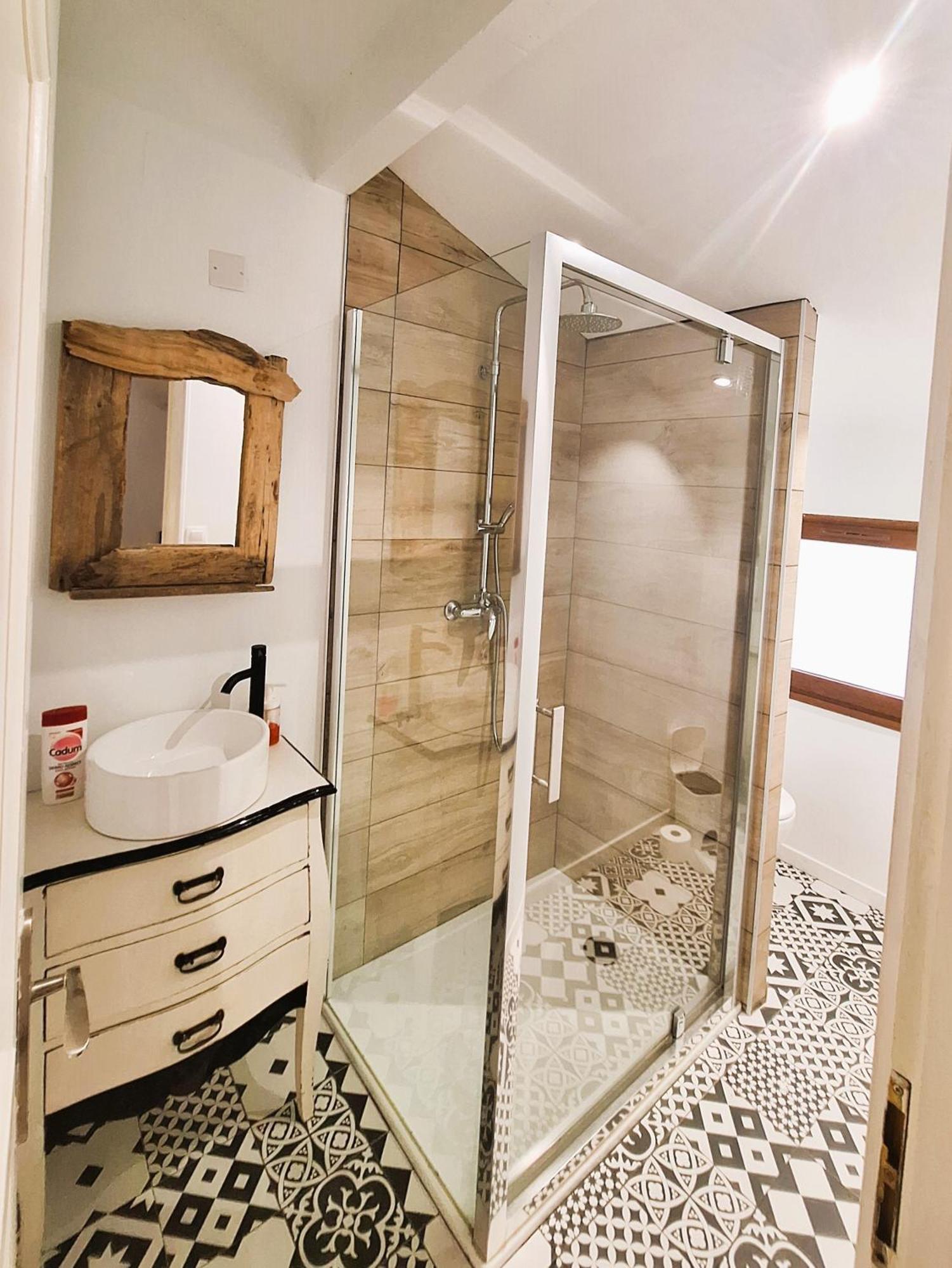Chambre Double ou Lits Jumeaux avec Salle de Bains Privative Externe