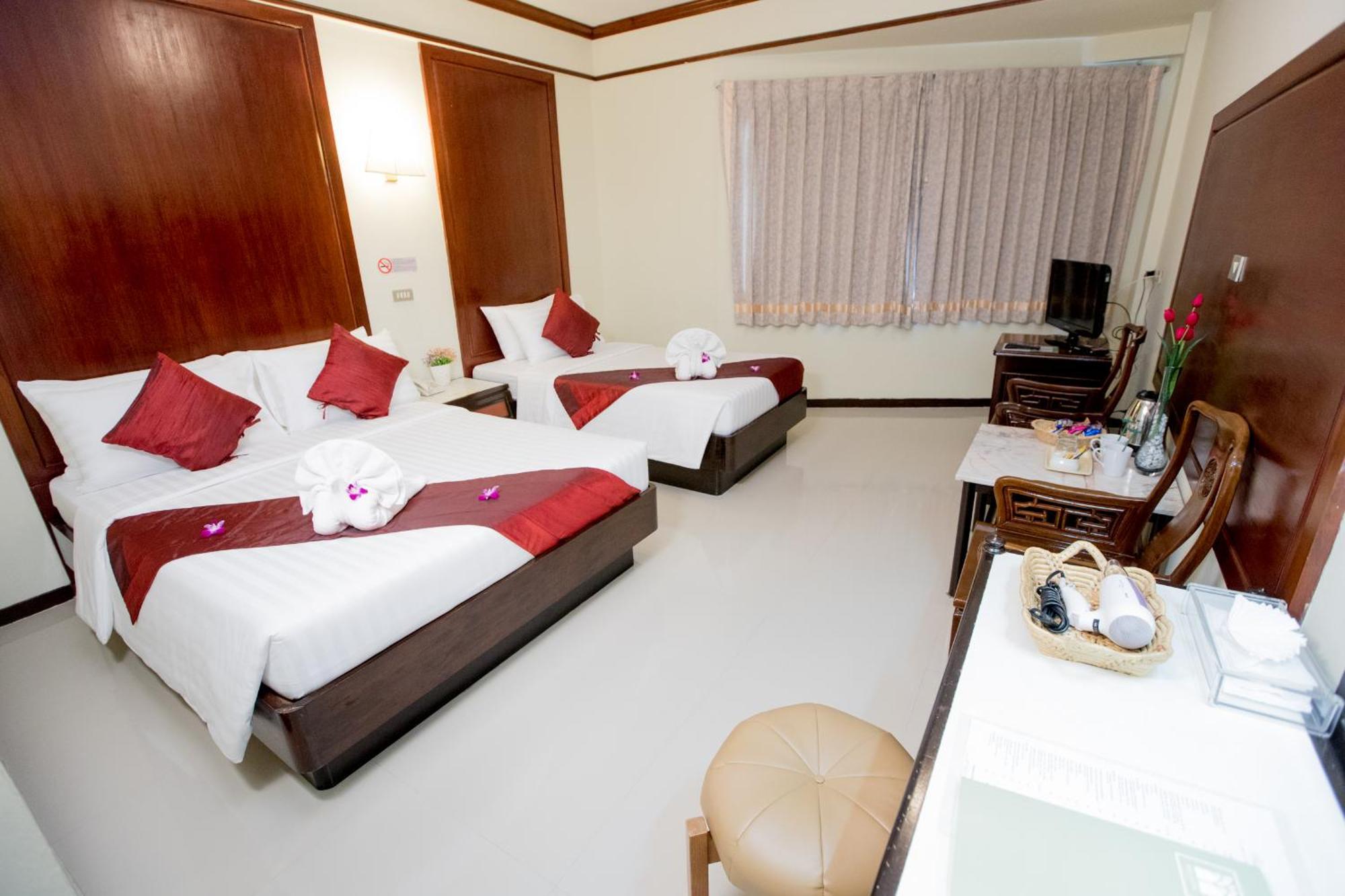 Deluxe Double or Twin Room,443327274:JPEG