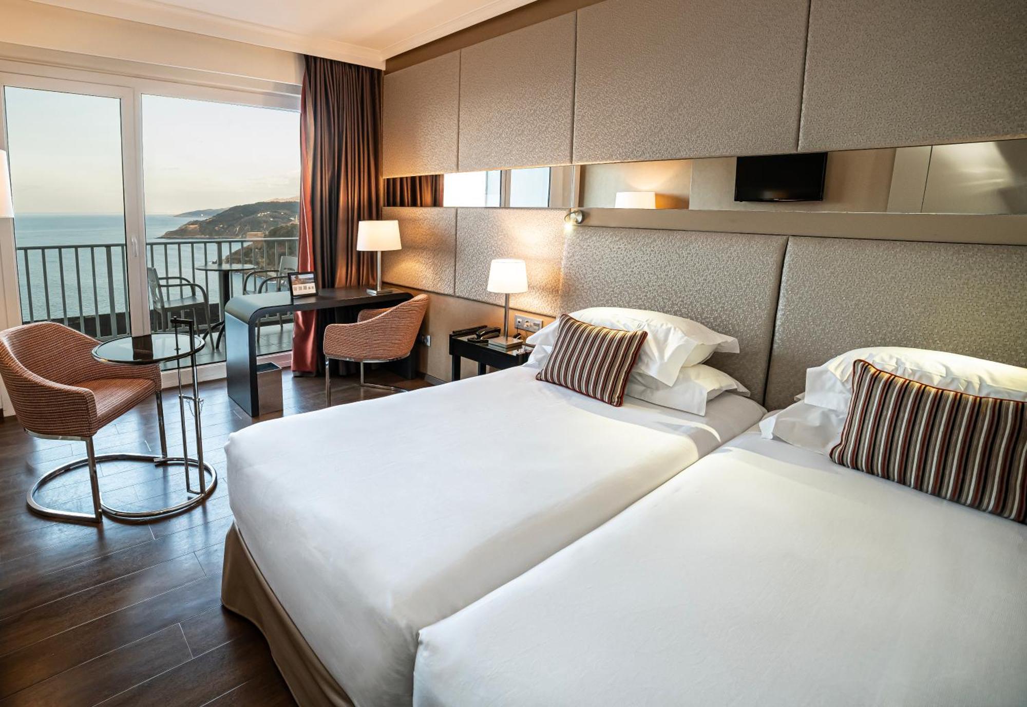 Quarto Twin ou Duplo Privilégio com Varanda e Vista Mar
