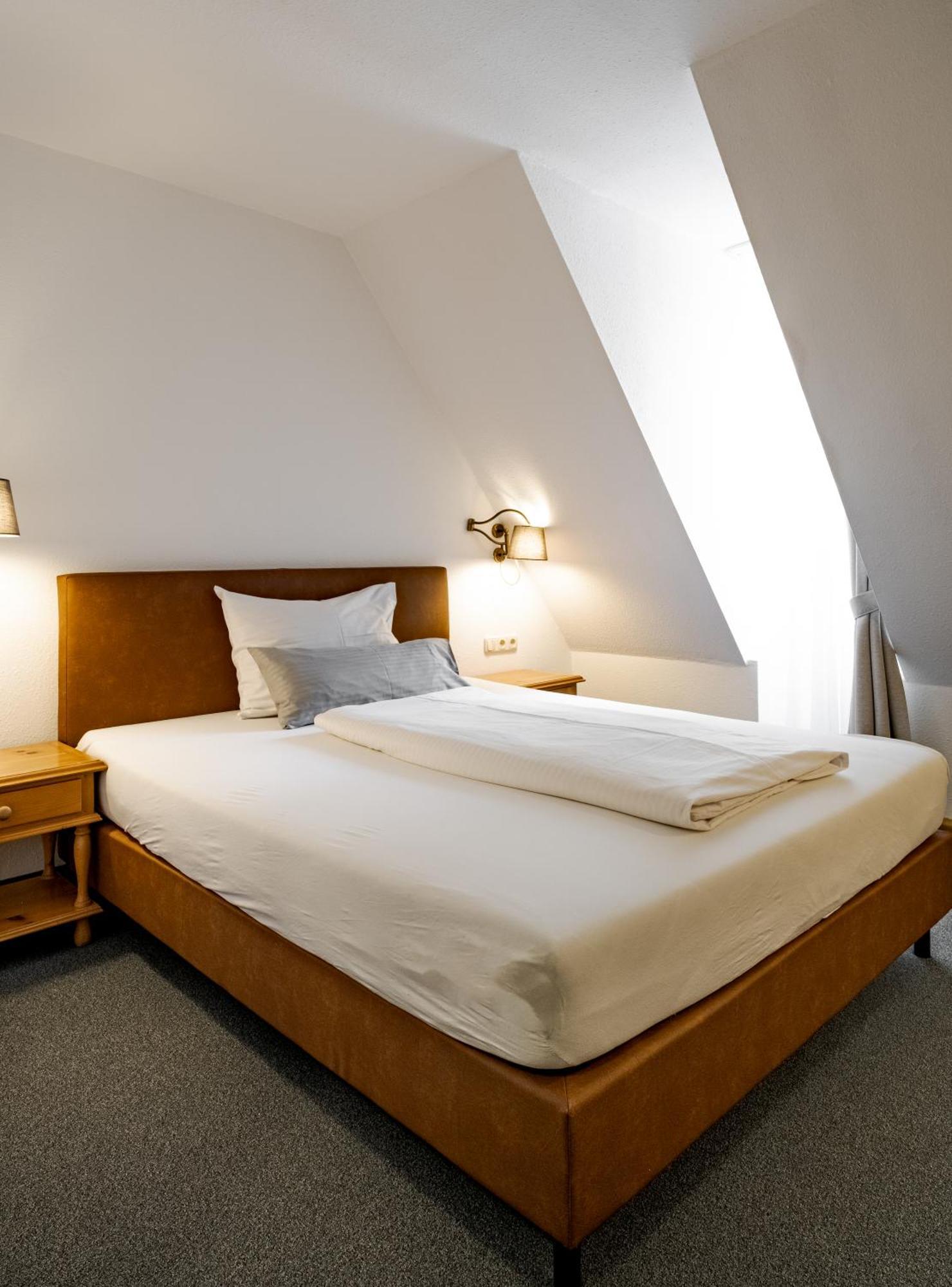 Small Double Room,1691987165:JPEG