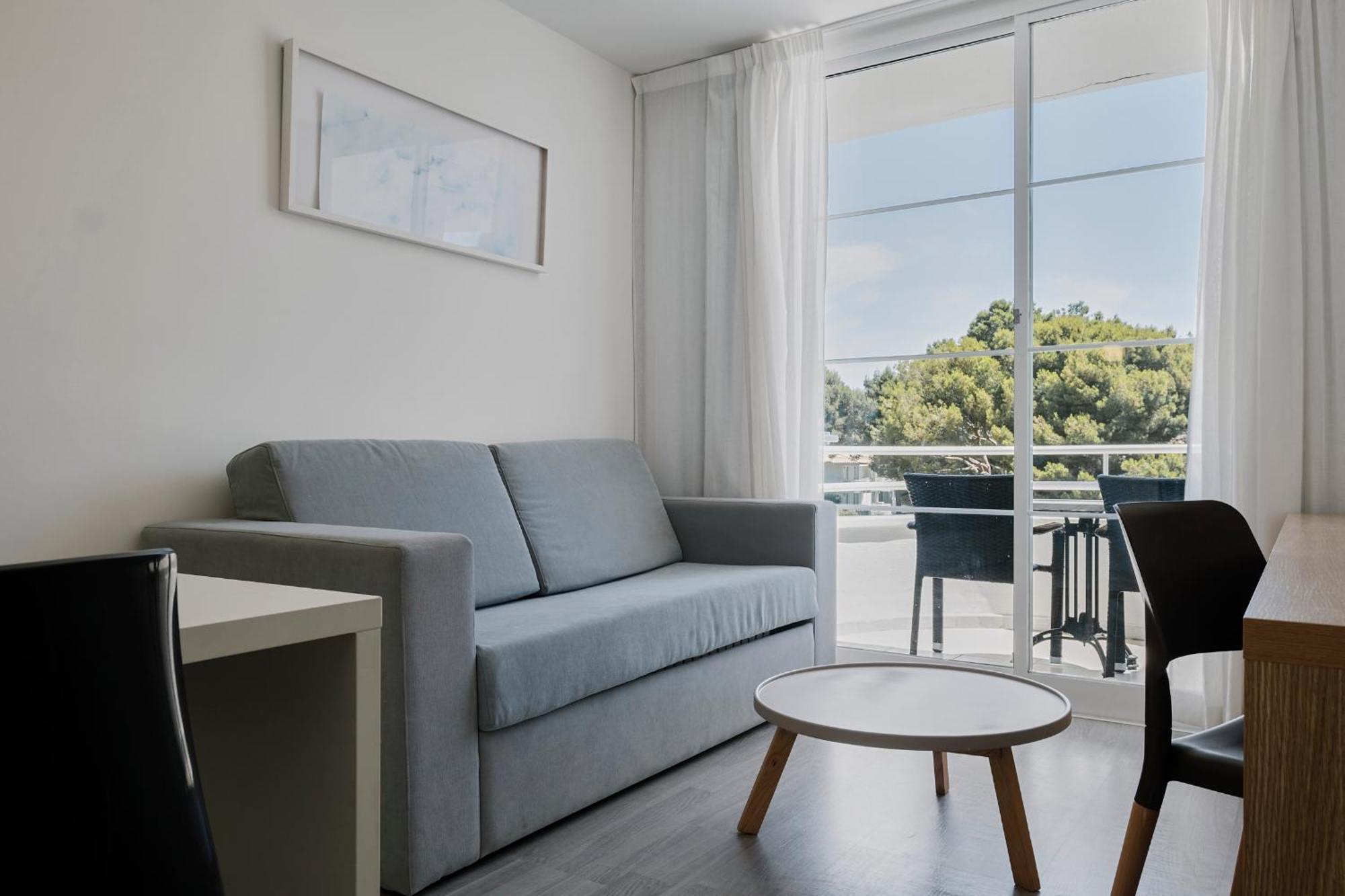 One-Bedroom Apartment,1588116983:JPEG