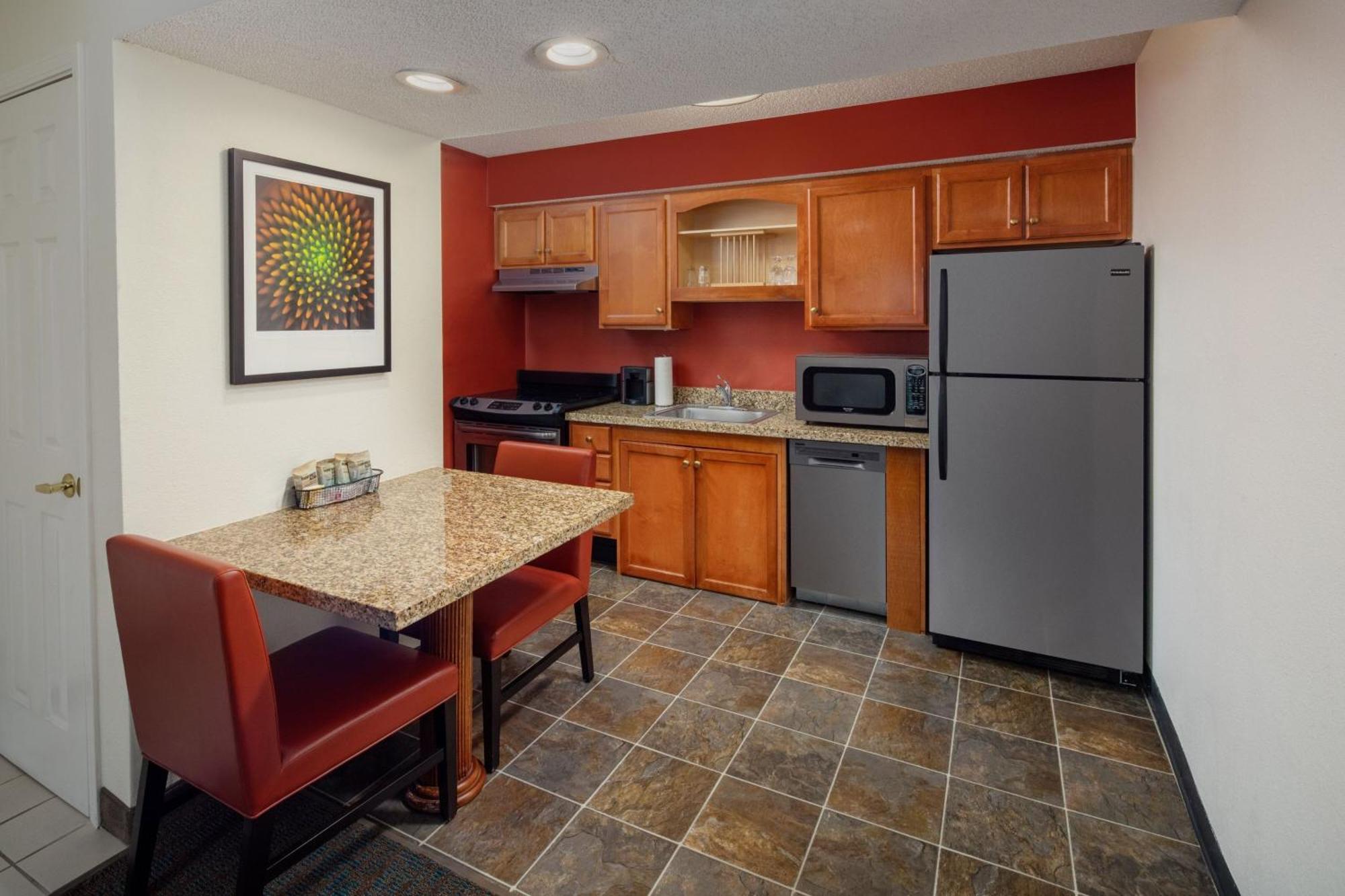 Queen Studio with Sofa Bed and Roll-in Shower - Mobility and Hearing Accessible