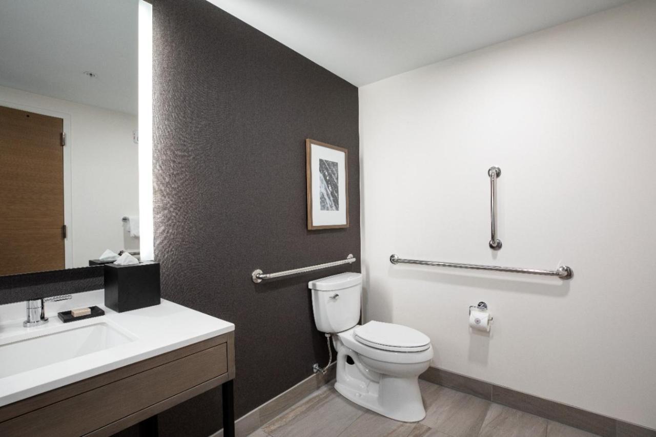 King Room - Hearing Accessible