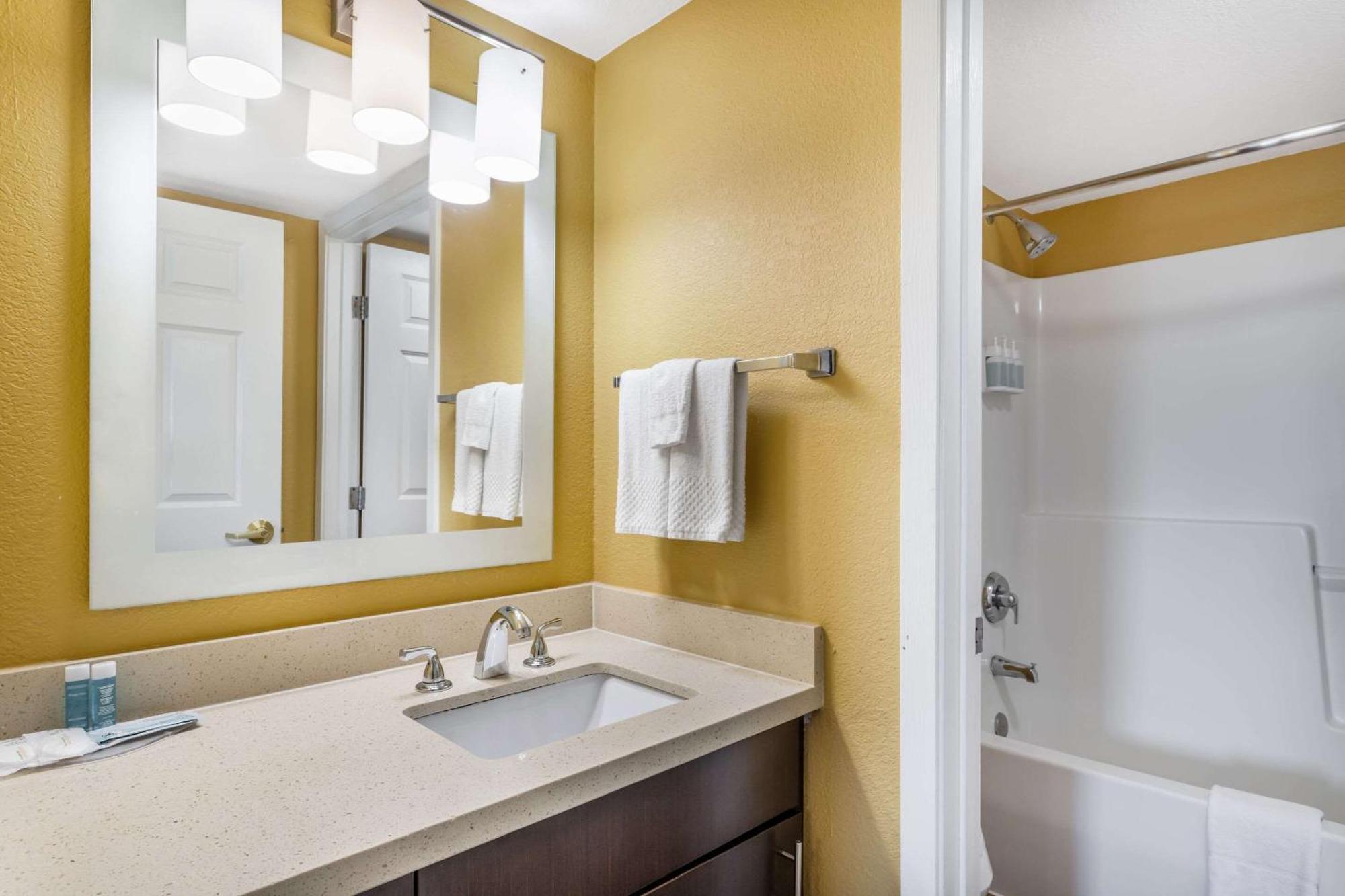 Efficiency Queen Suite with Two Queen Beds and Living room - Non Smoking,1622027307:JPEG