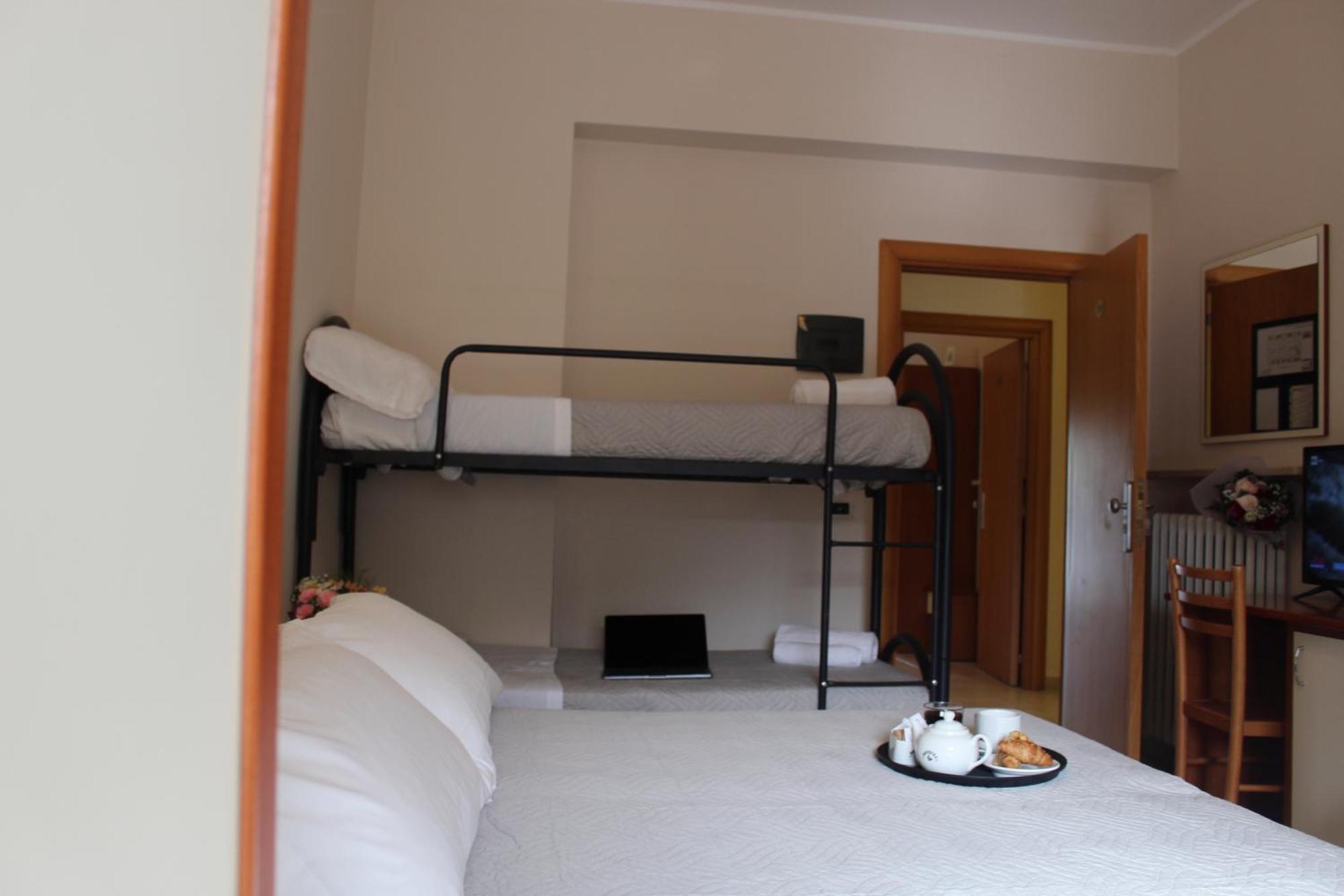 Vierbettzimmer mit Balkon