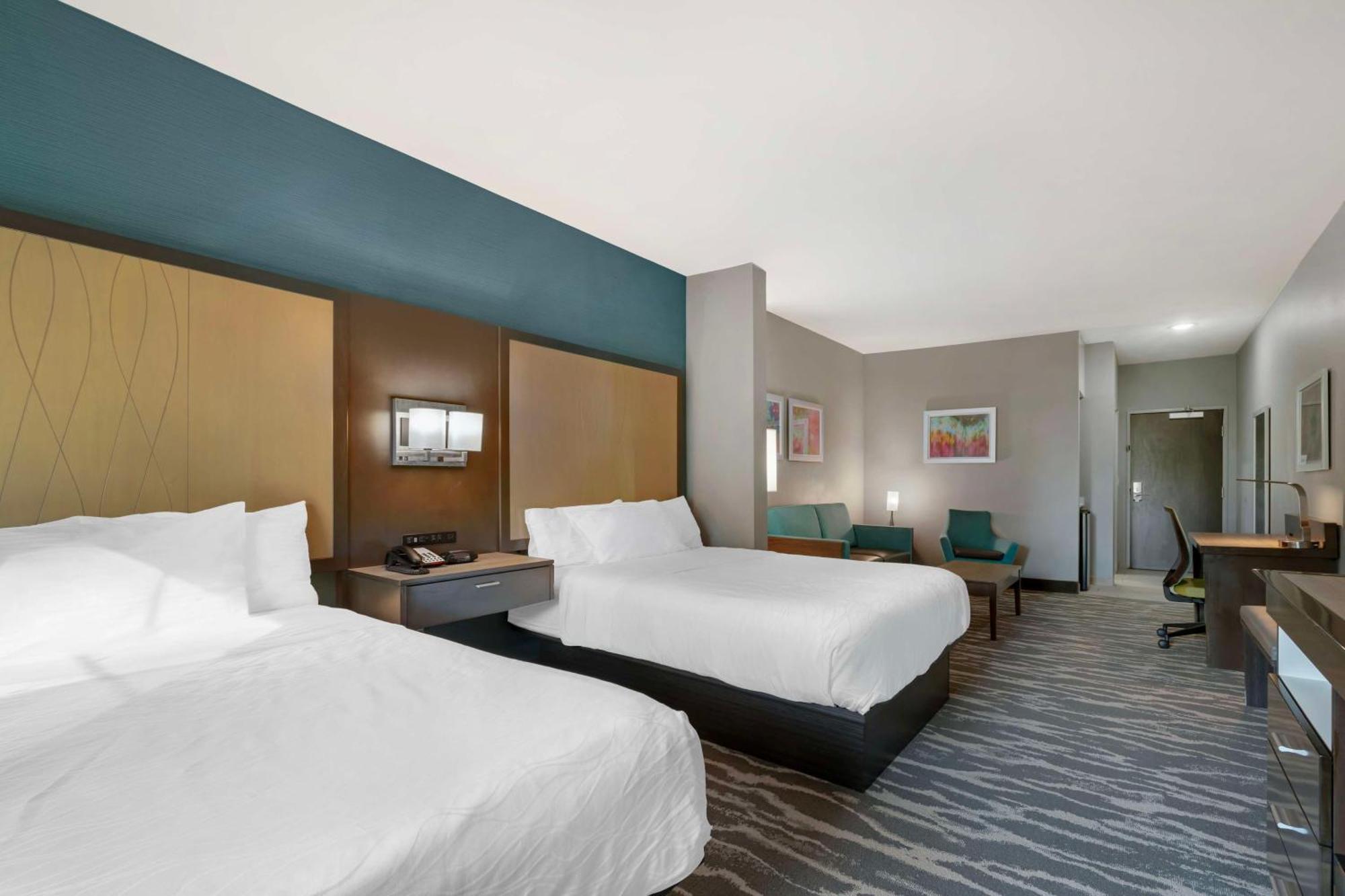 Queen Suite with Two Queen Beds - Non-Smoking,1629443493:JPEG