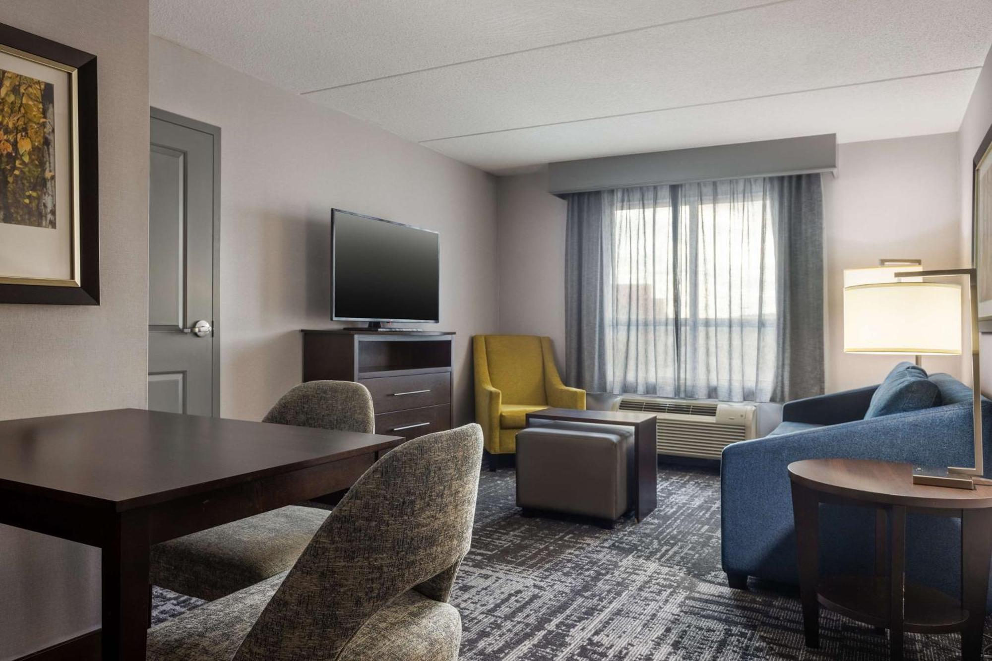 One-Bedroom King Suite - Non-Smoking