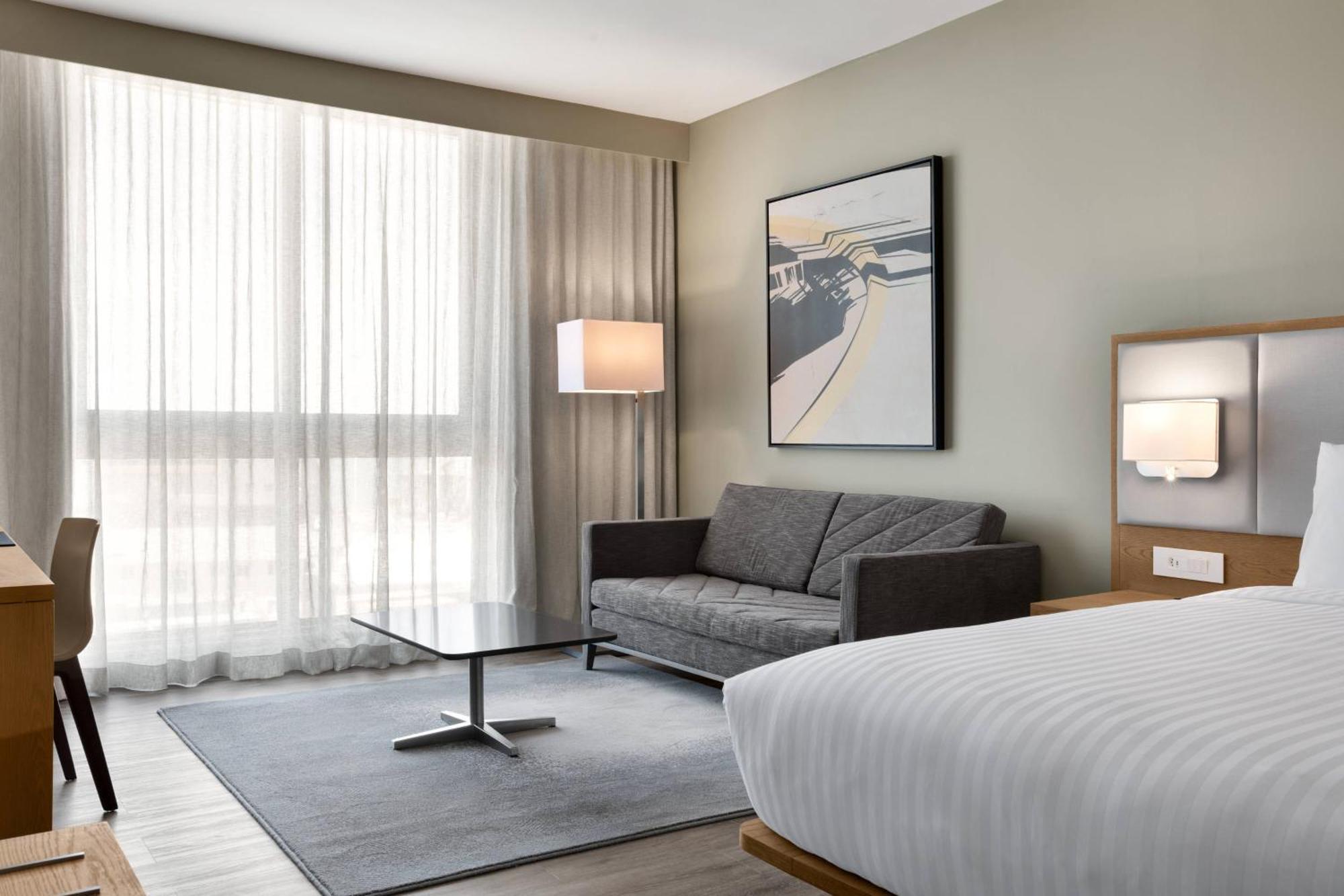 Standard Guest Room with King Bed and Harbour View,1632297945:JPEG