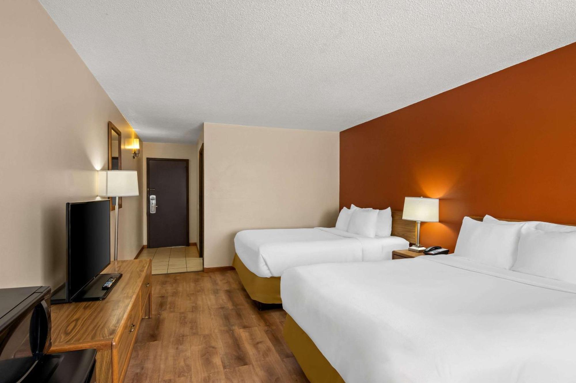 Two Queen Beds Lake View or Disability Access Non Smoking,1639587866:JPEG