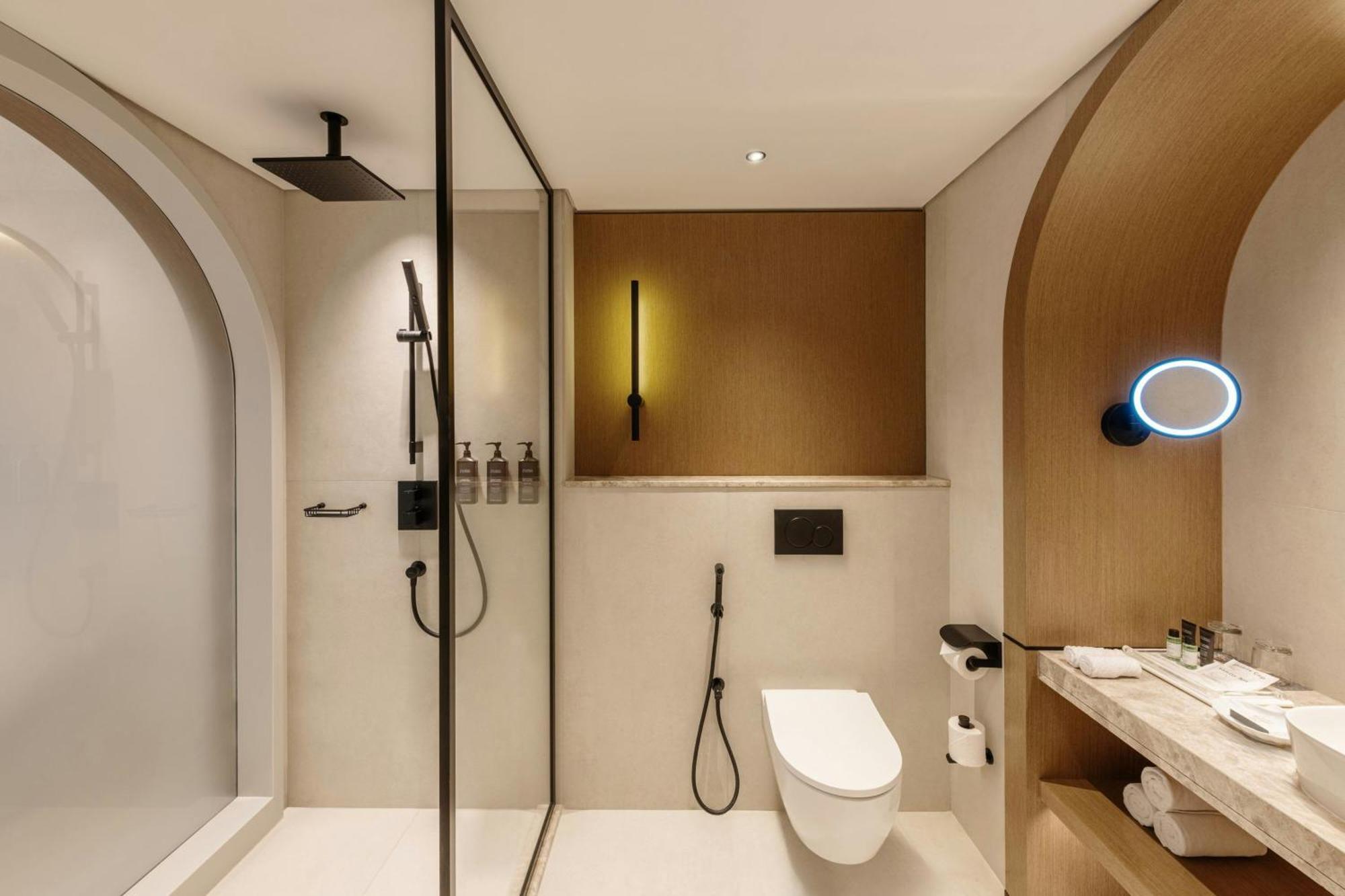 Chambre Lit King-Size Deluxe - Vue sur JBR - Accès à la Plage Privée