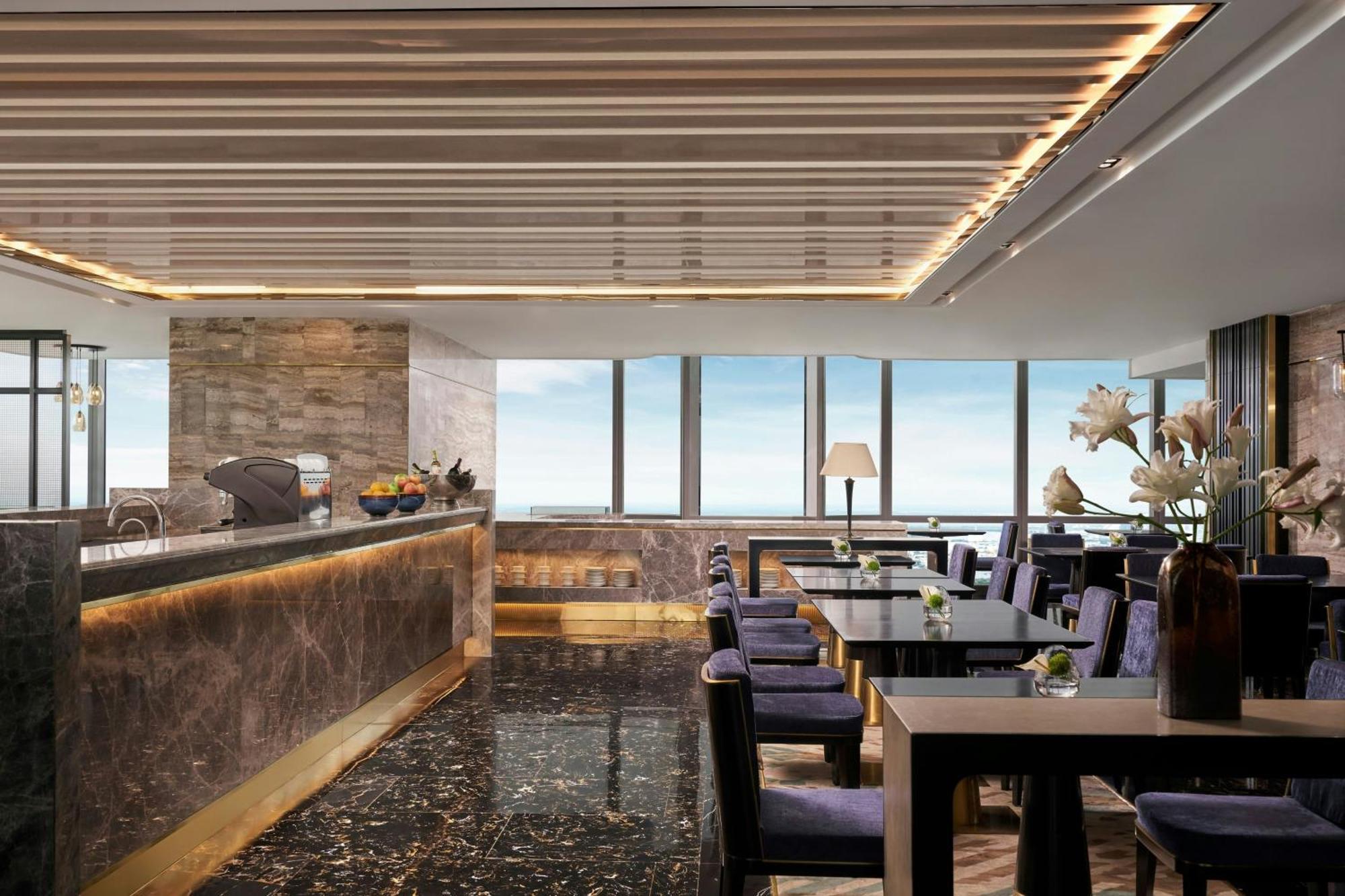 Landmark Panoramic King Suite Club Lounge Access,1643205953:JPEG