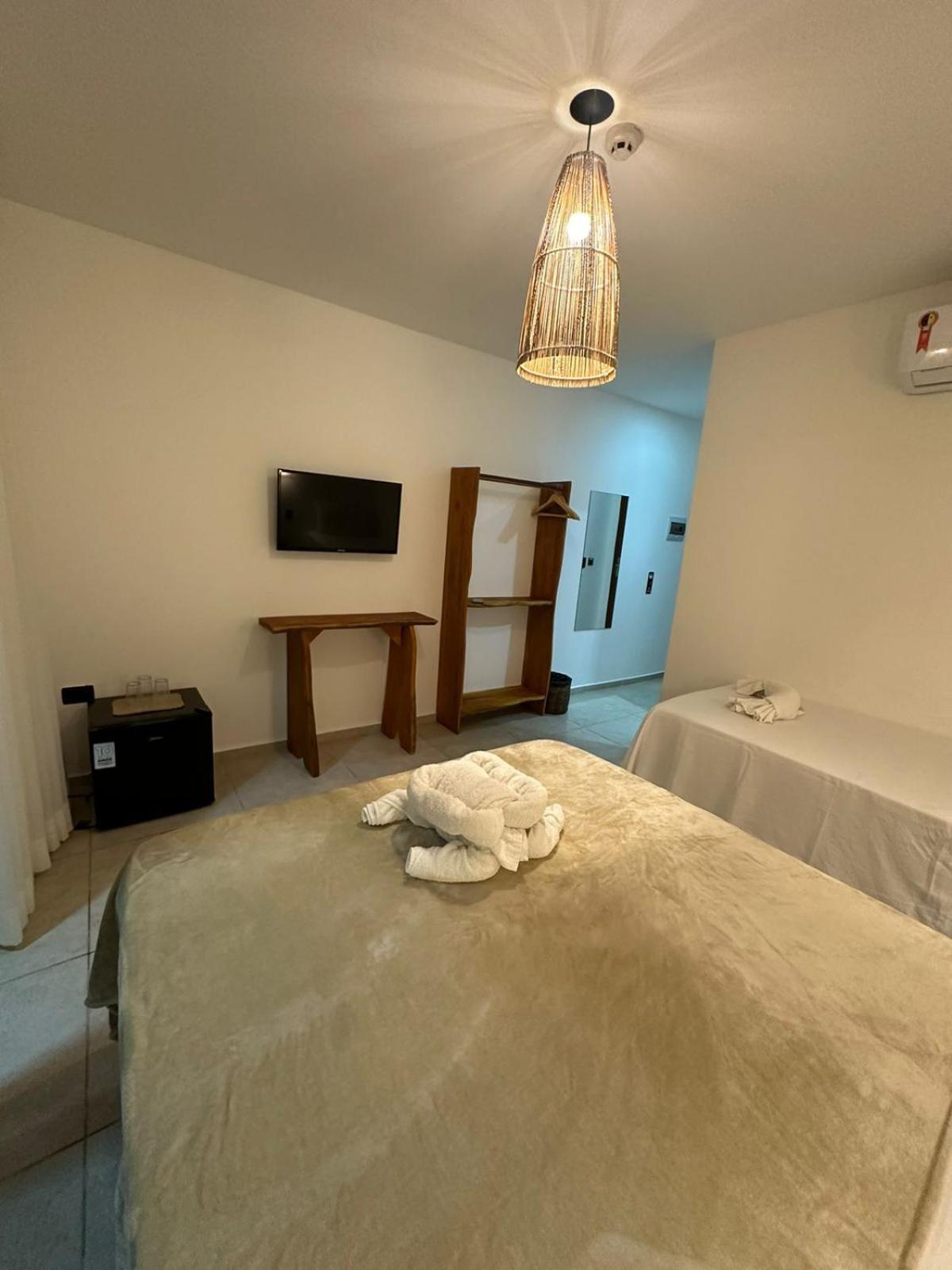 Quarto Triplo com Vista Piscina