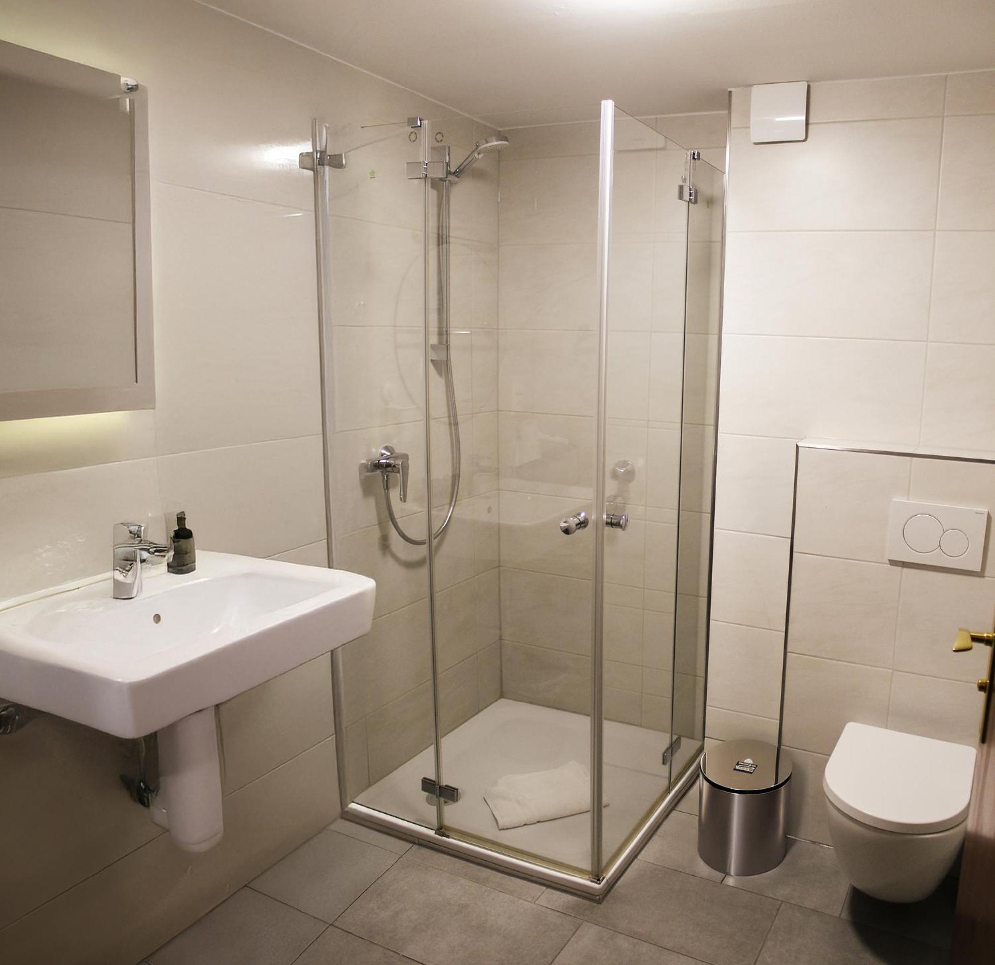 Double Room with Private Bathroom,1646404399:JPEG