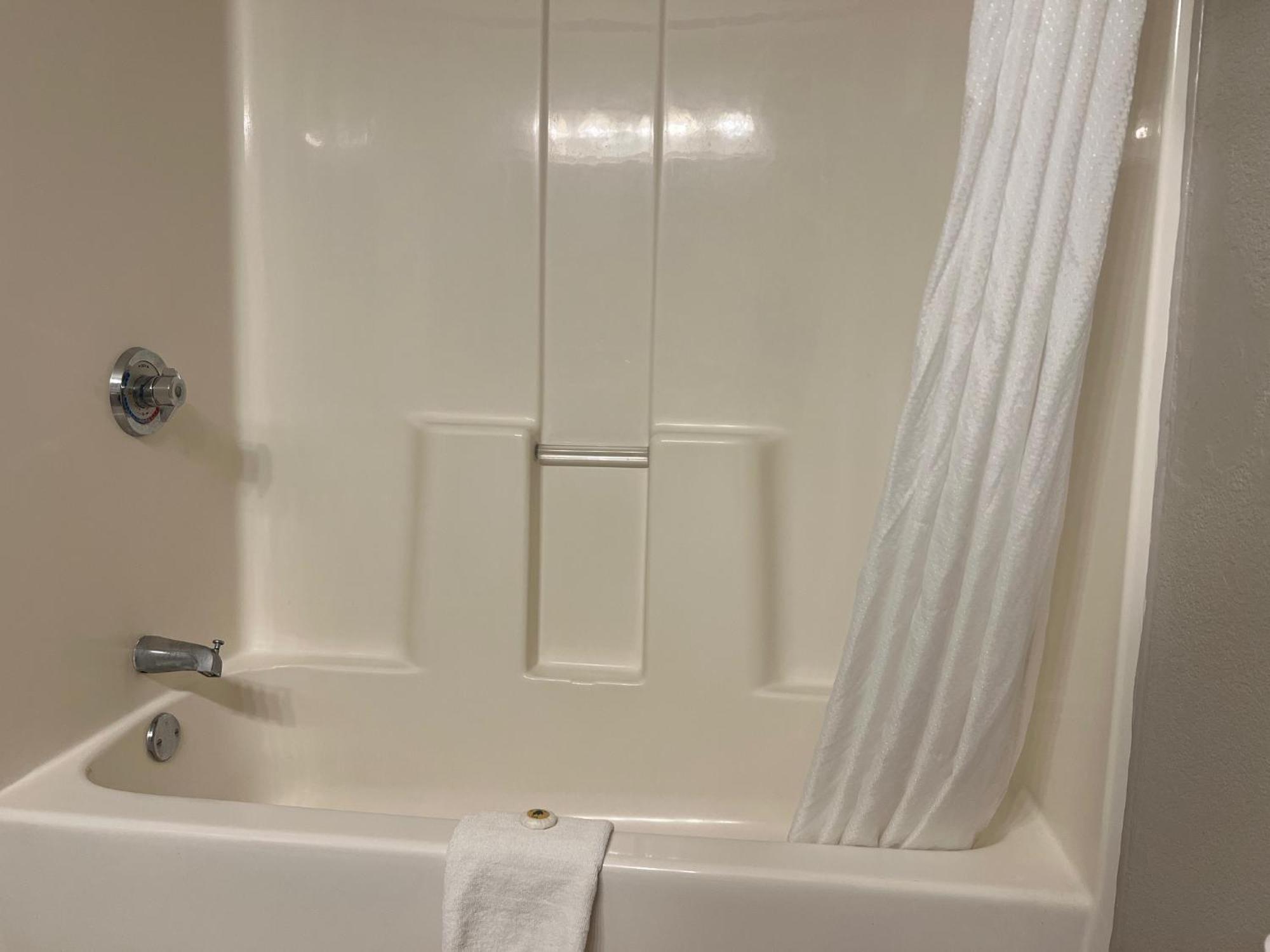 1 King Bed, Suite, Jacuzzi