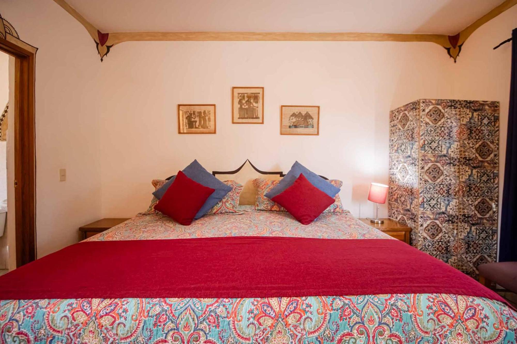 Deluxe Room/King Bed with Kitchenette