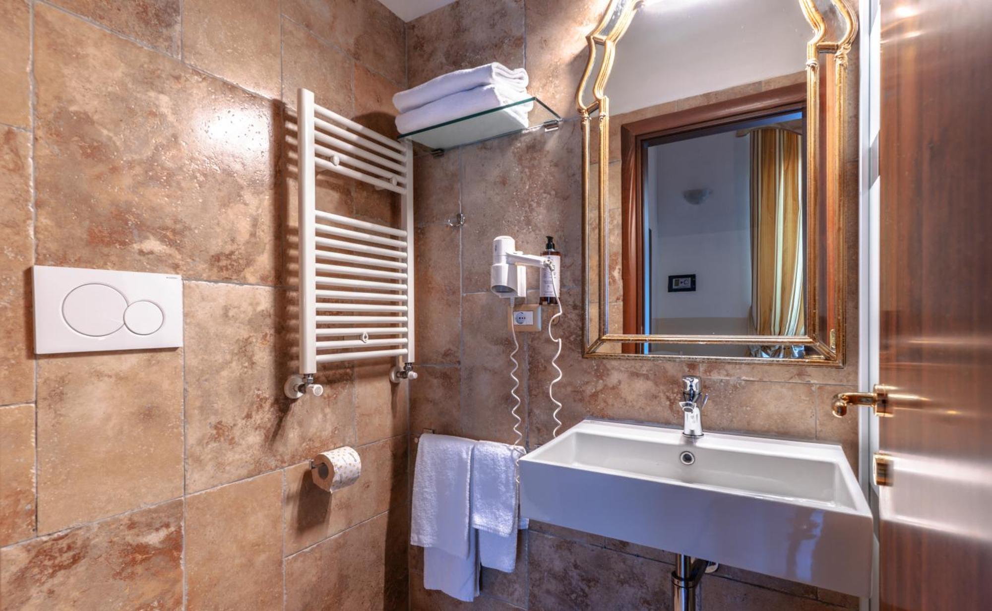 Classic Double Room,1662985573:JPEG