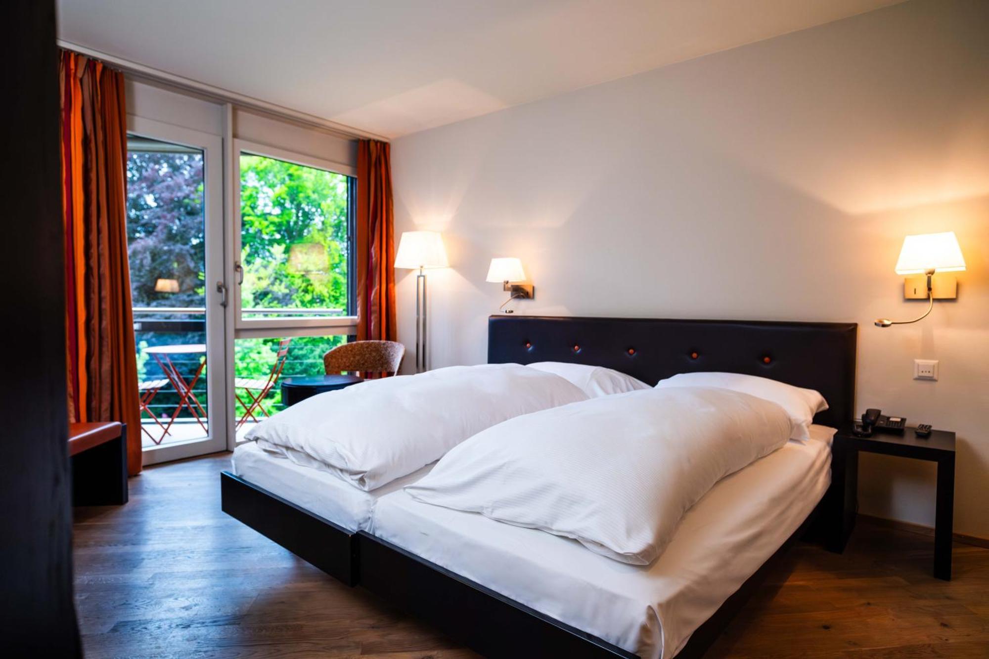 Tweepersoonskamer met 2 Aparte Bedden en Balkon