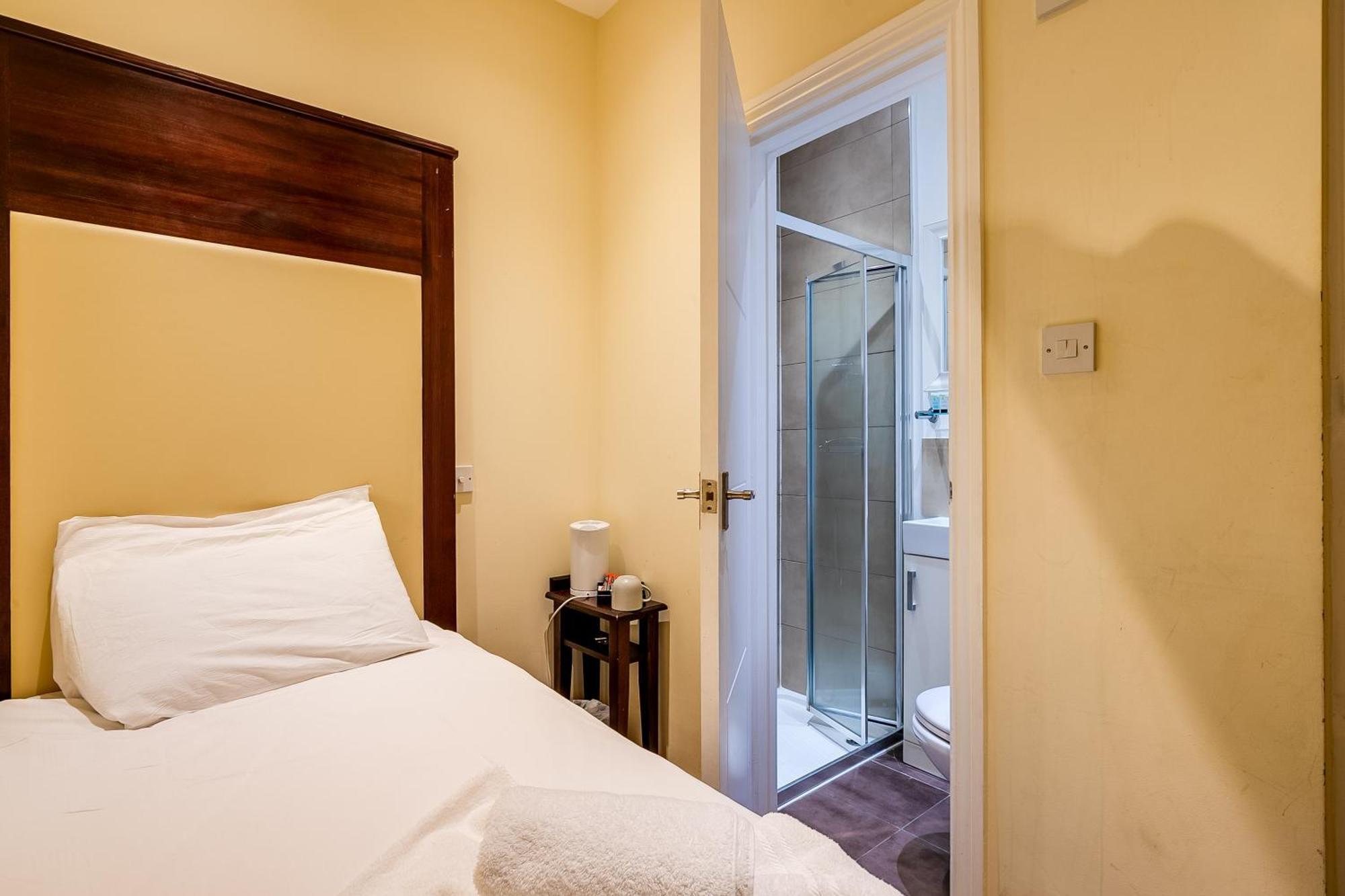 Single Room - No Window