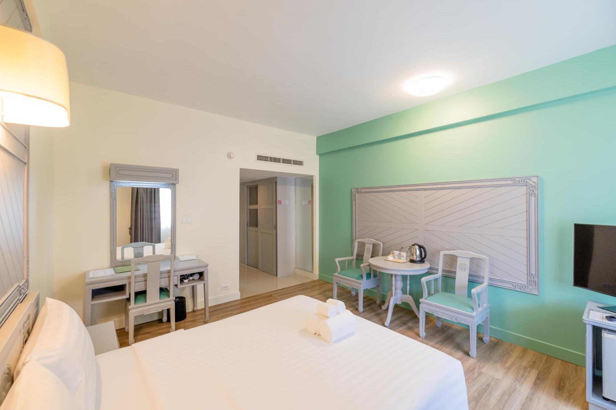 Deluxe Double Room with Shower