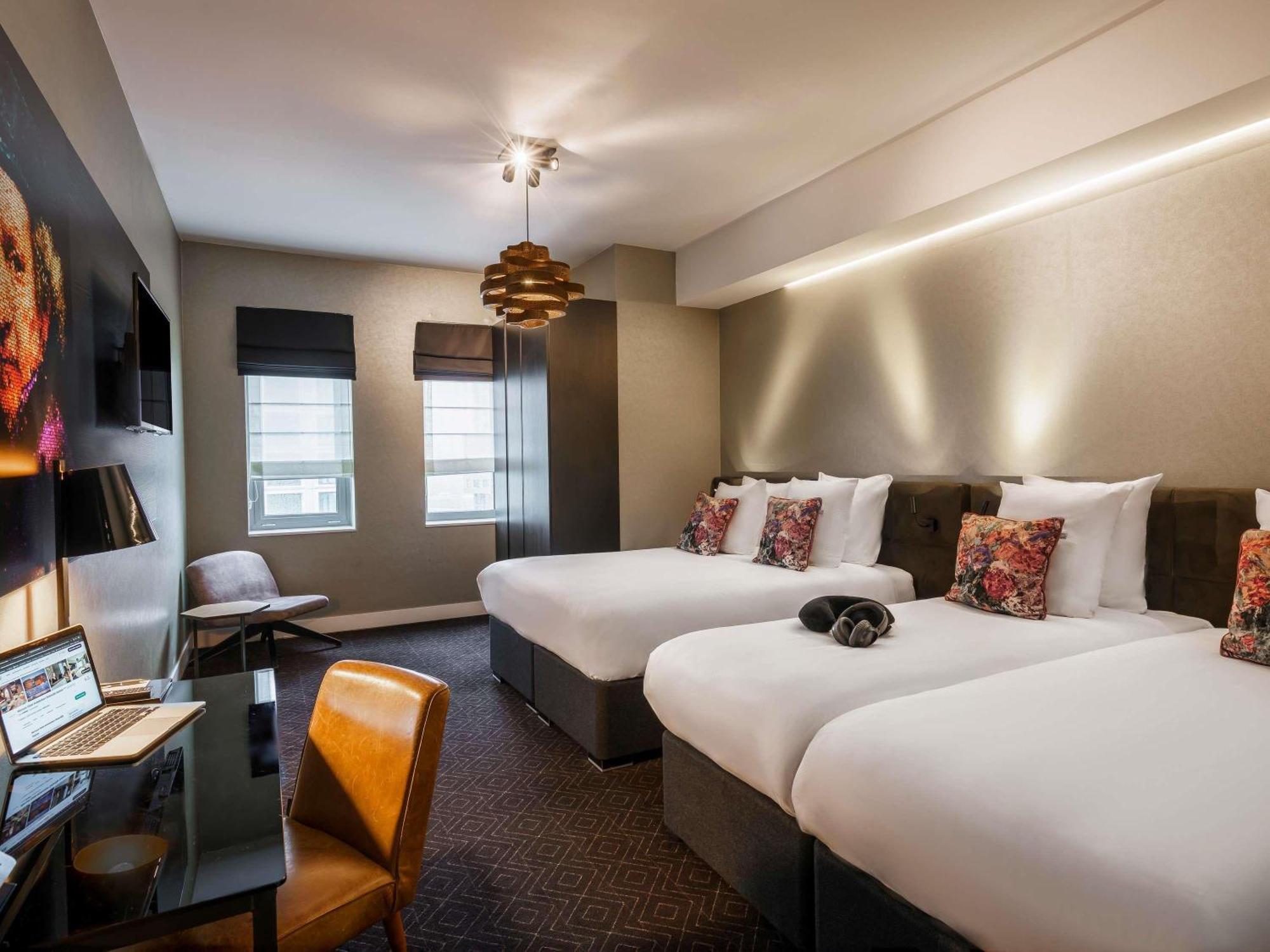 Chambre Familiale Classique avec Lit Double et Lits Jumeaux