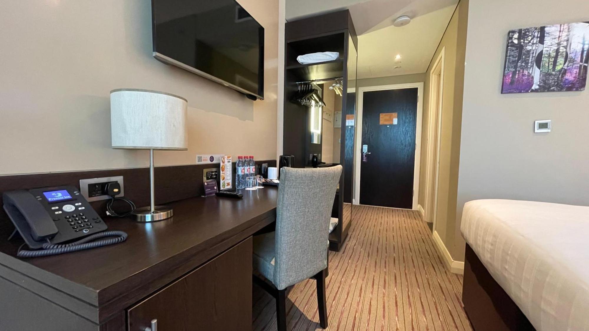 Interconnecting Family Room - Non Smoking