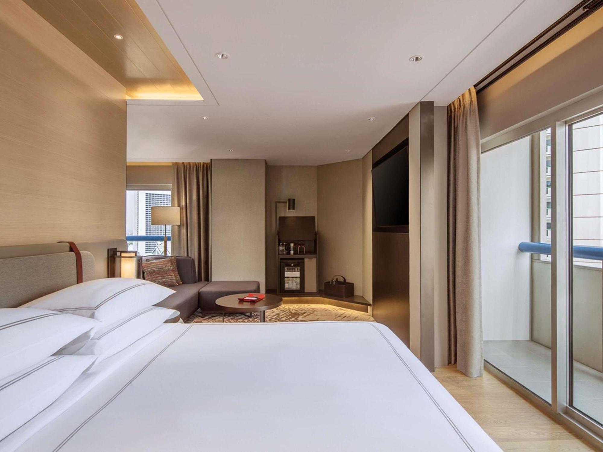 Signature Suite, 1 King, 2 Balconies, City View,1716988236:JPEG