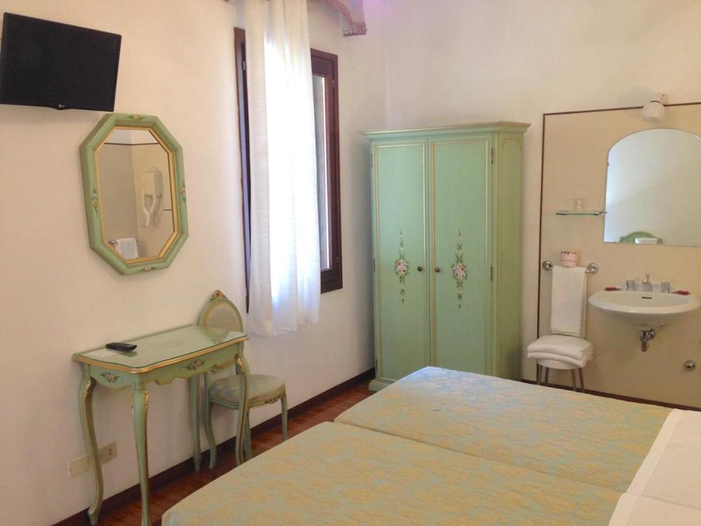 Chambre Double ou Lits Jumeaux avec Salle de Bains Privative Externe