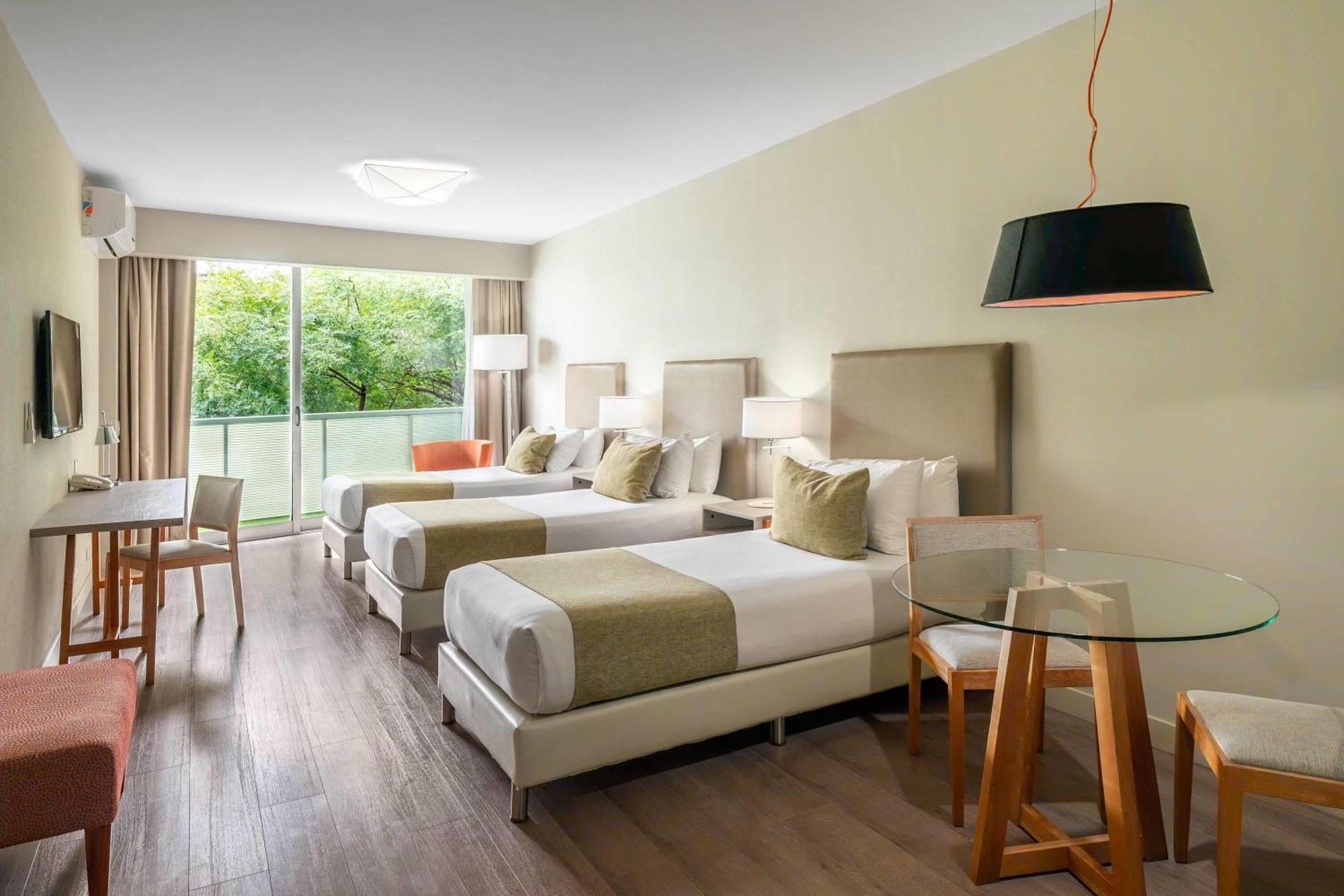 Quarto Clássico com 3 Camas de Solteiro - Não Fumantes
