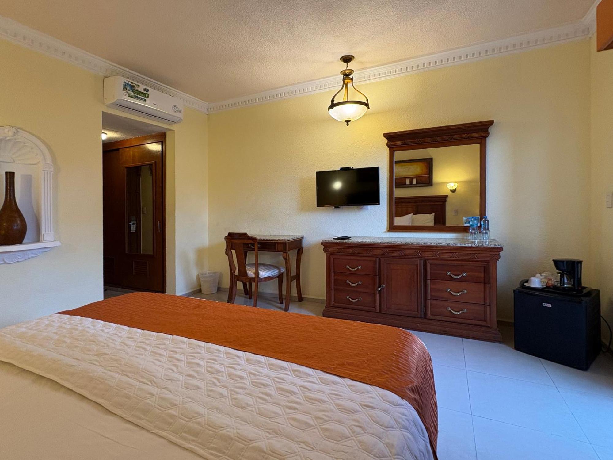 Deluxe King Room with Bathtub (Minibar & Coffee Maker)