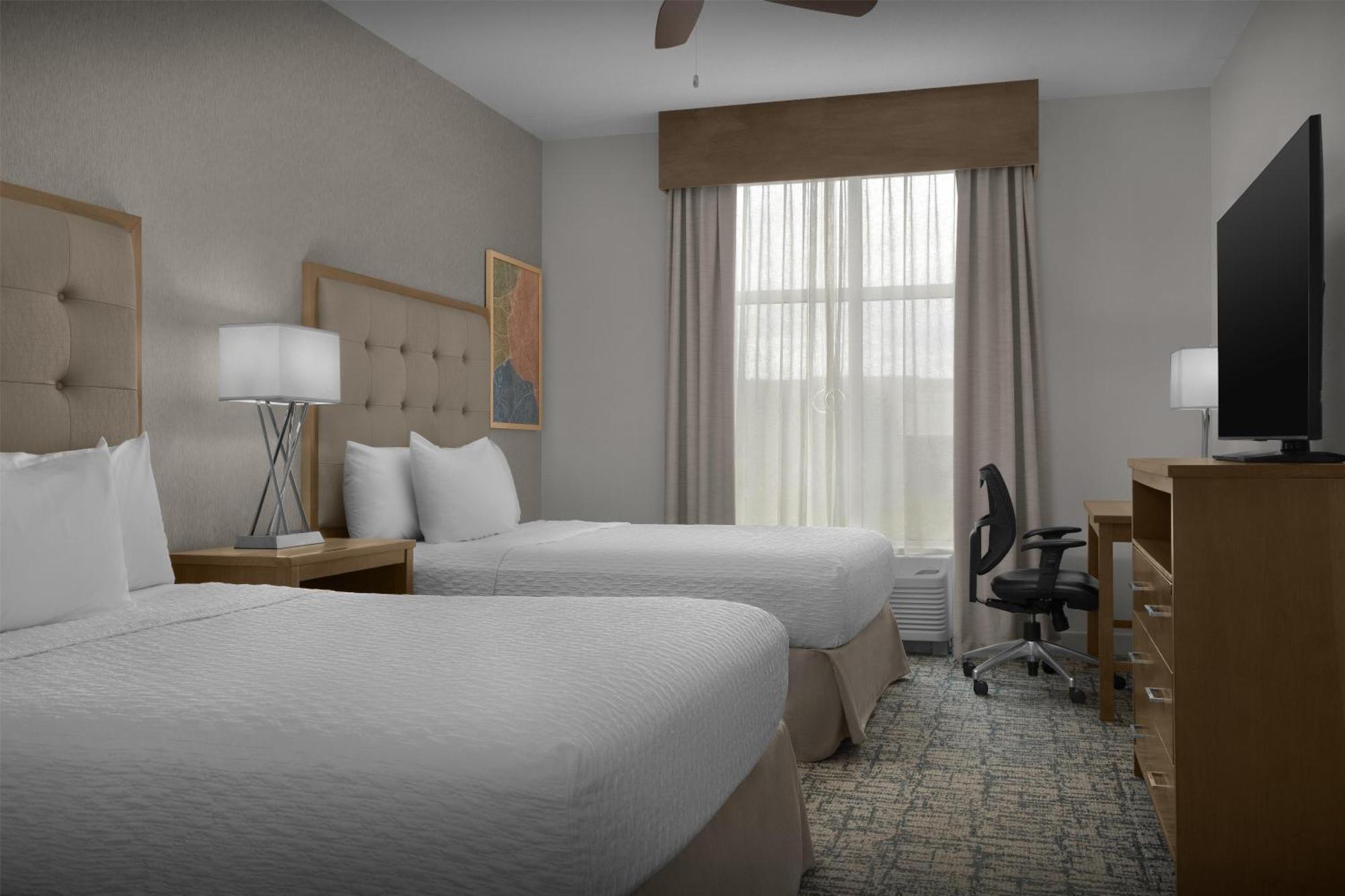 One-Bedroom Queen Suite with Two Queen Beds - Non-Smoking